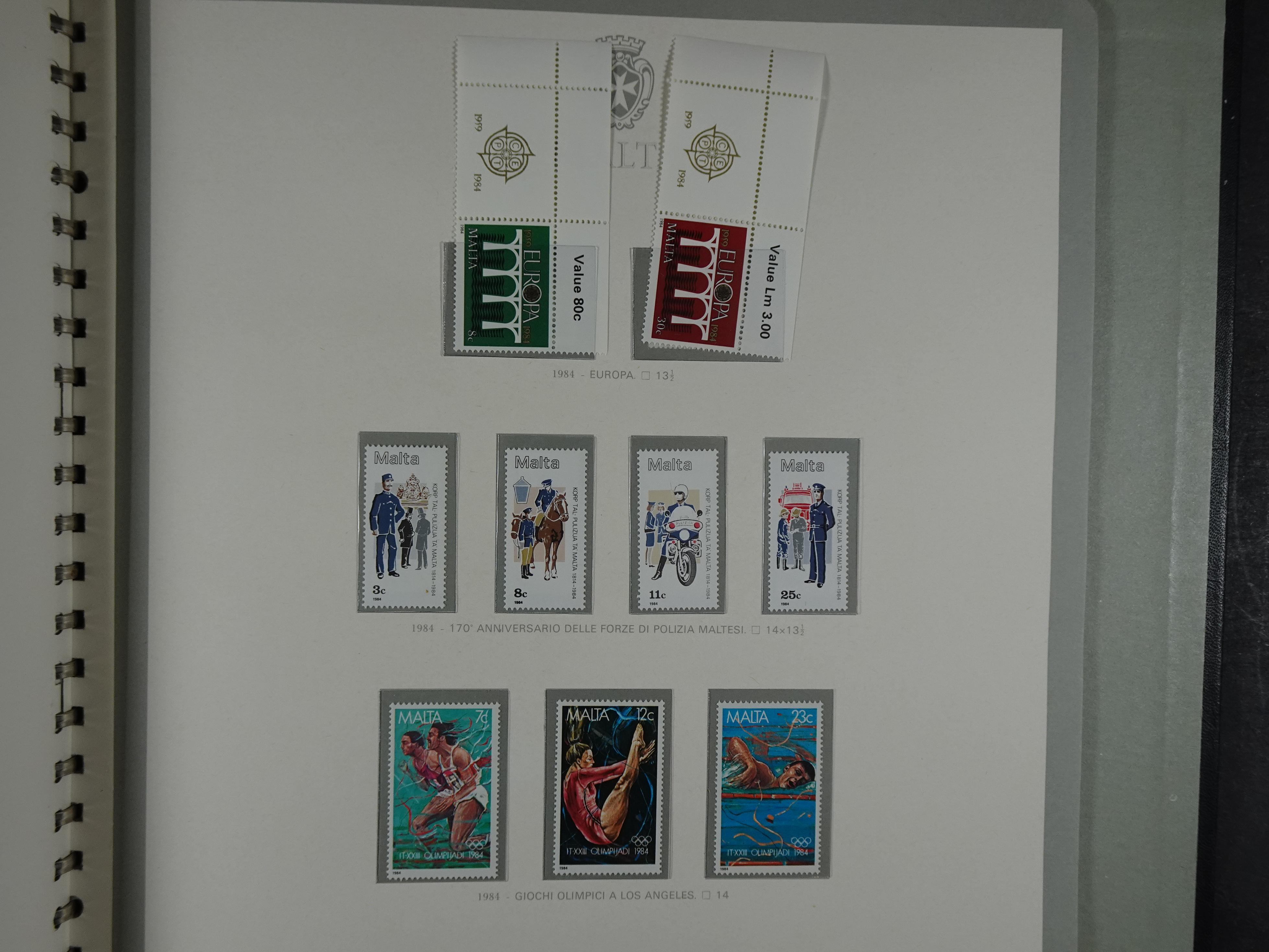 Compleet postfrisse verzameling 1964 - 1984 incl. blokken. 88