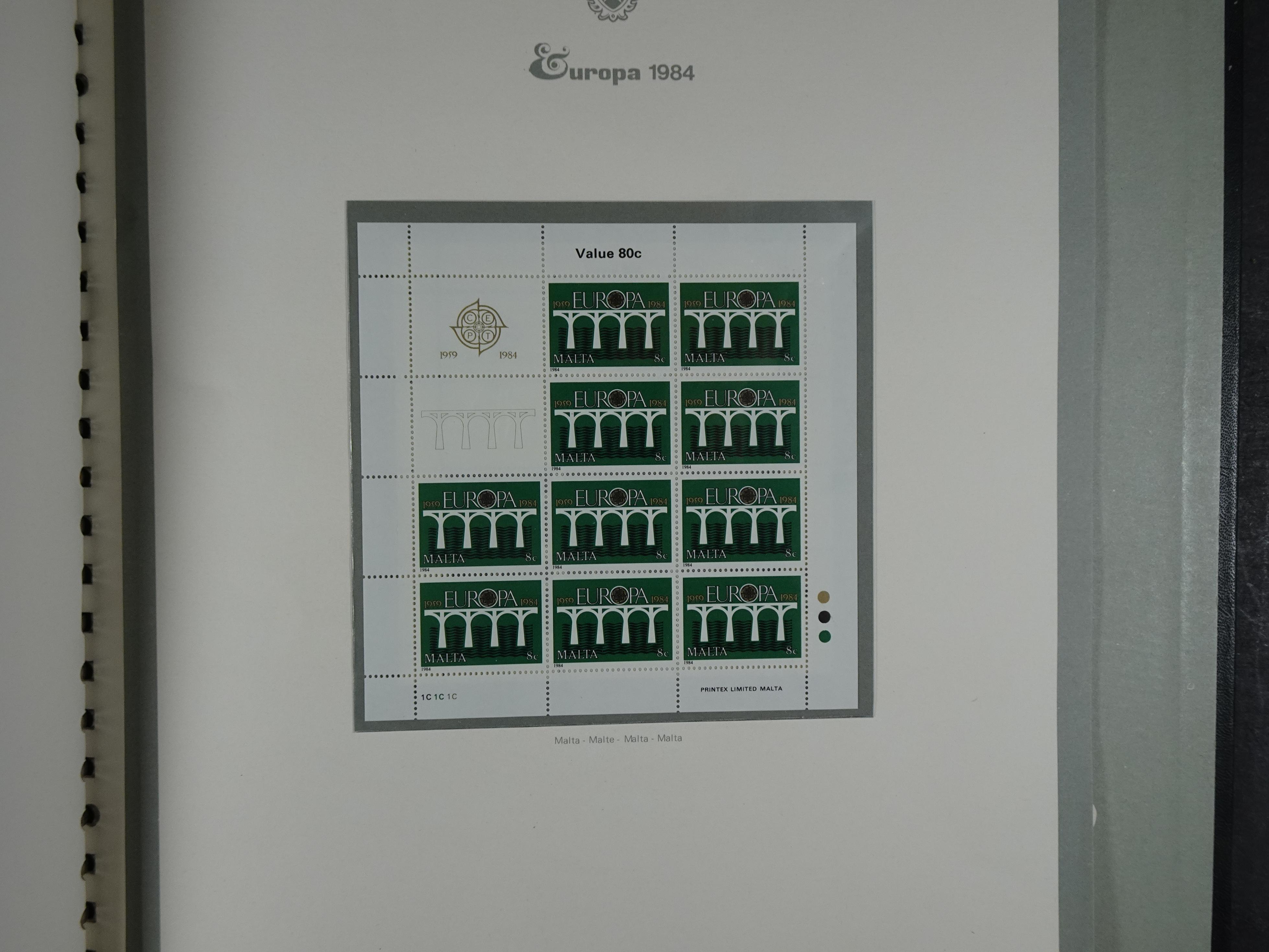 Compleet postfrisse verzameling 1964 - 1984 incl. blokken. 91