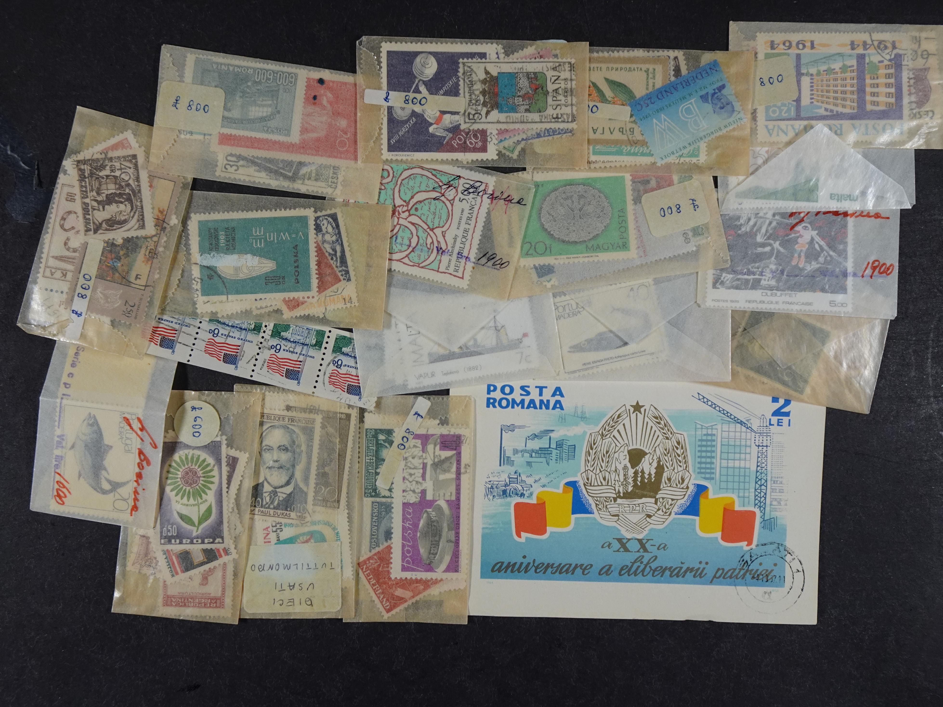 Gehele wereld in zakjes groten deels postfris. 12