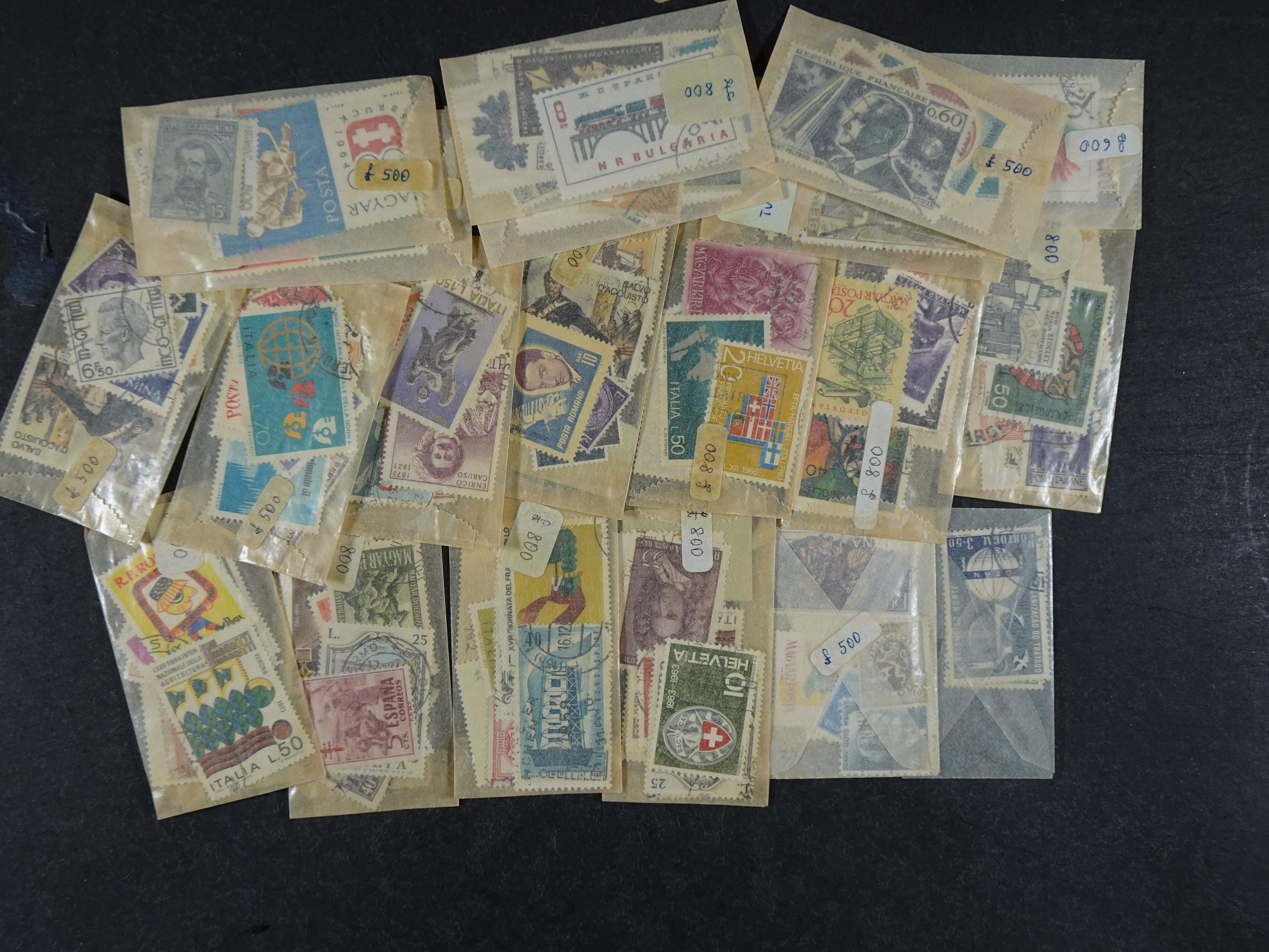 Gehele wereld in zakjes groten deels postfris. 14