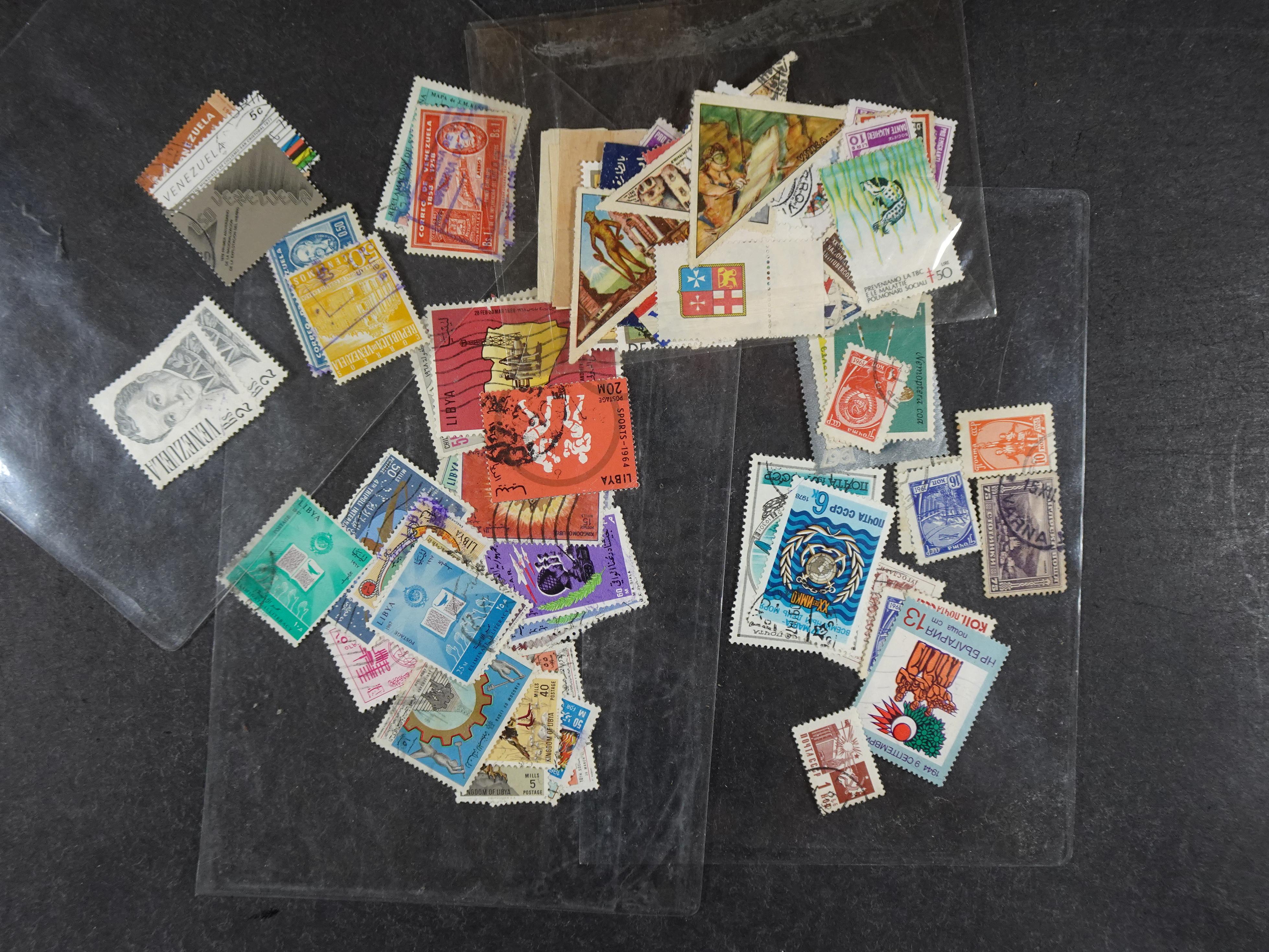 Gehele wereld in zakjes groten deels postfris. 17