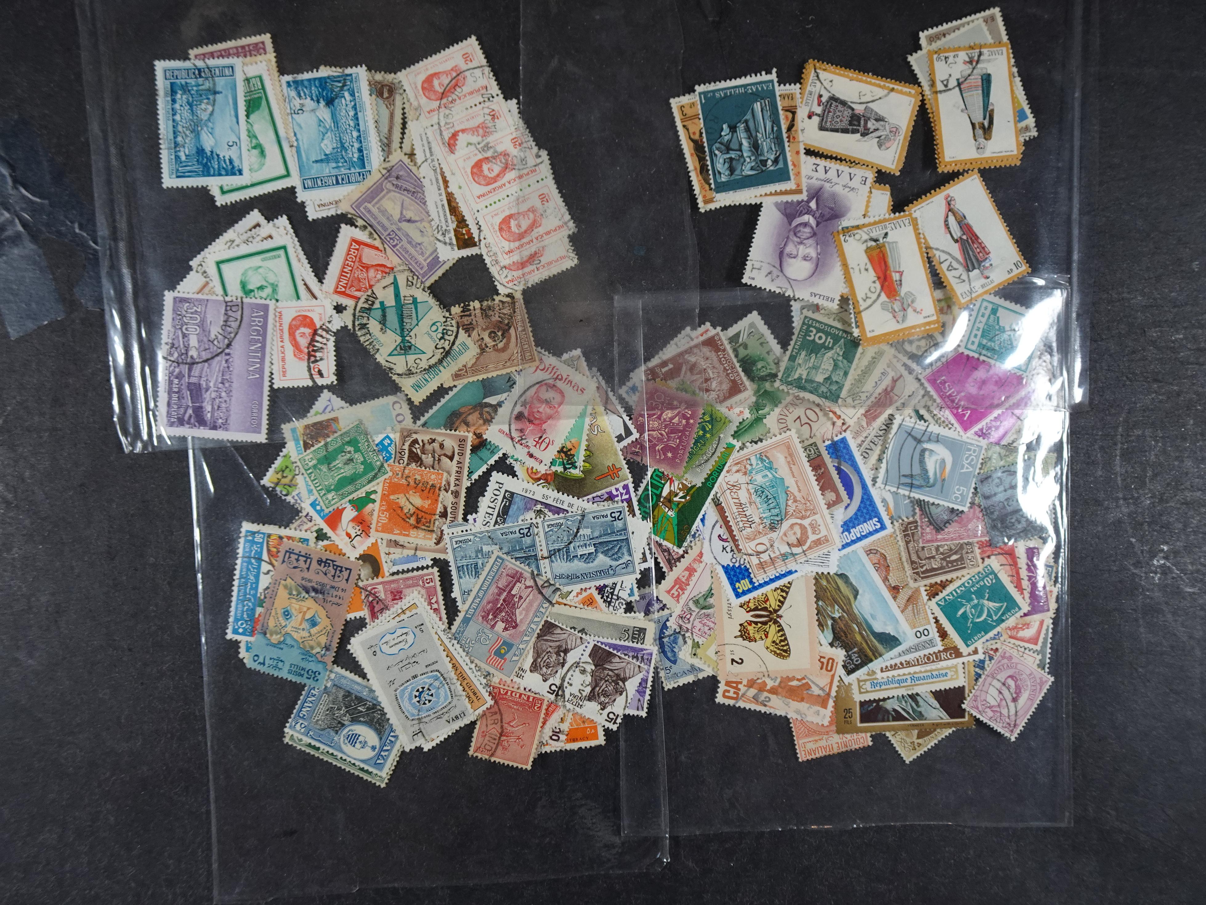 Gehele wereld in zakjes groten deels postfris. 18