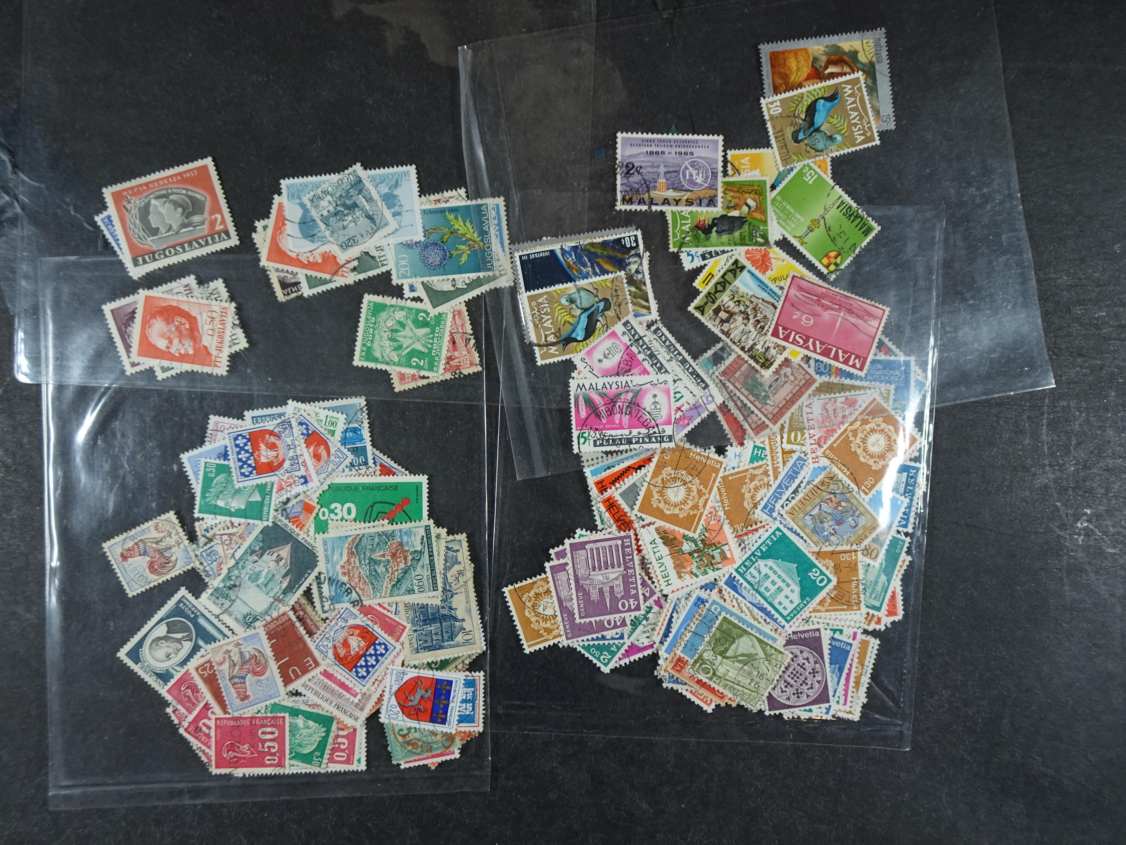 Gehele wereld in zakjes groten deels postfris. 19