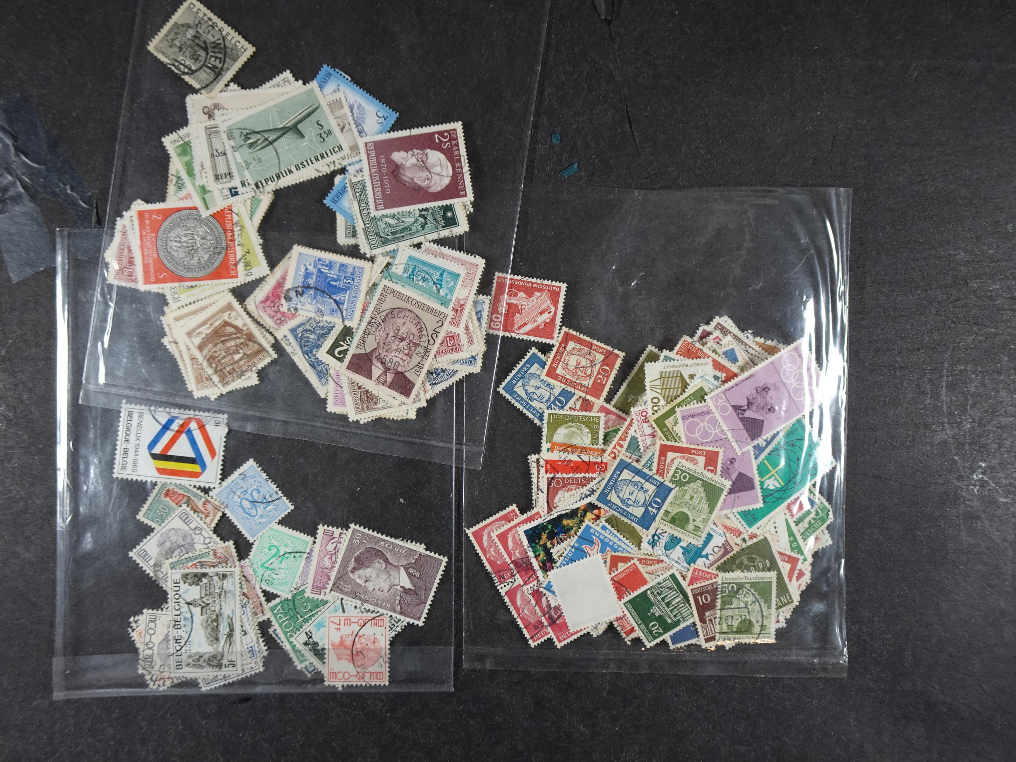 Gehele wereld in zakjes groten deels postfris. 21