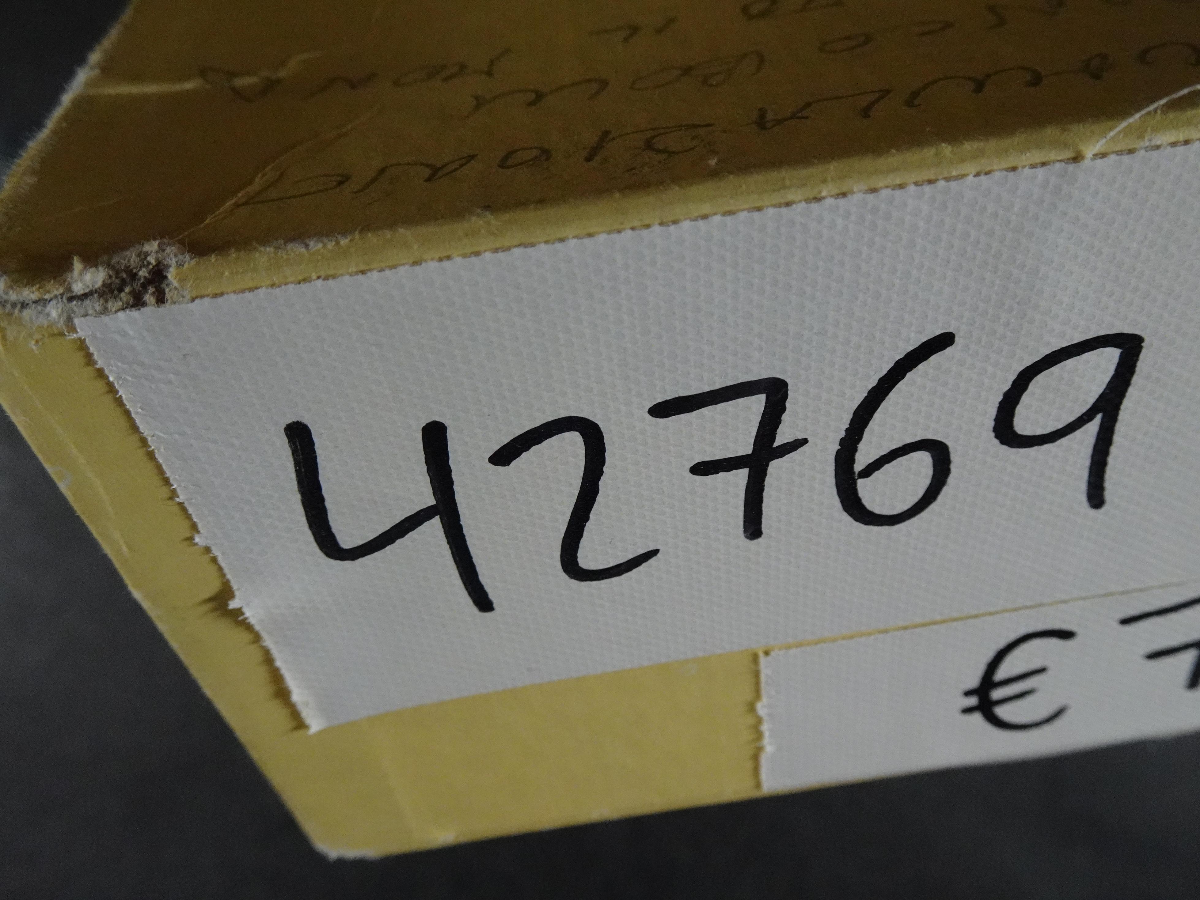 Gehele wereld in zakjes groten deels postfris. 22