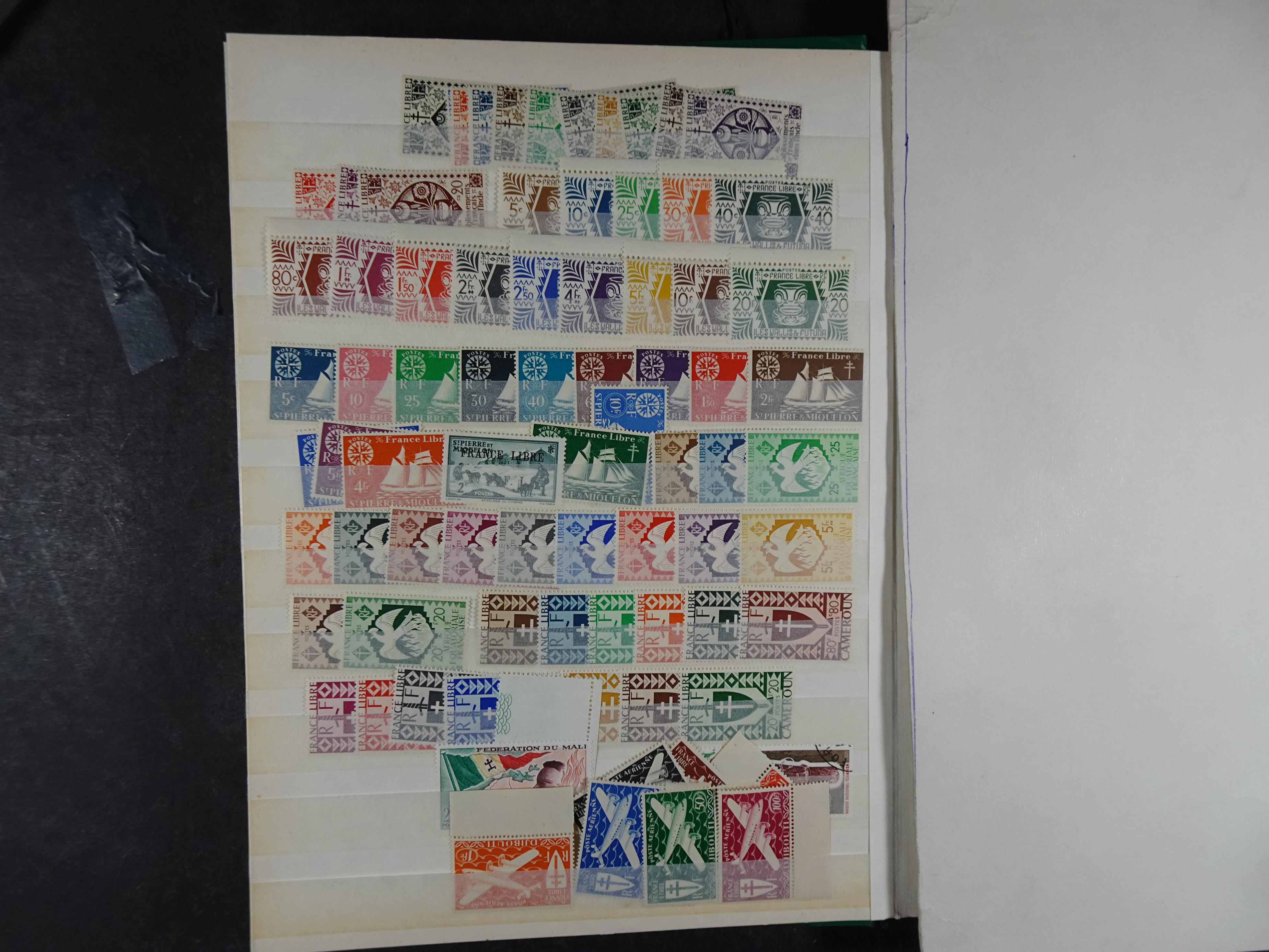 Rommelige uitzoekpartij met veel leuk materiaal. 5