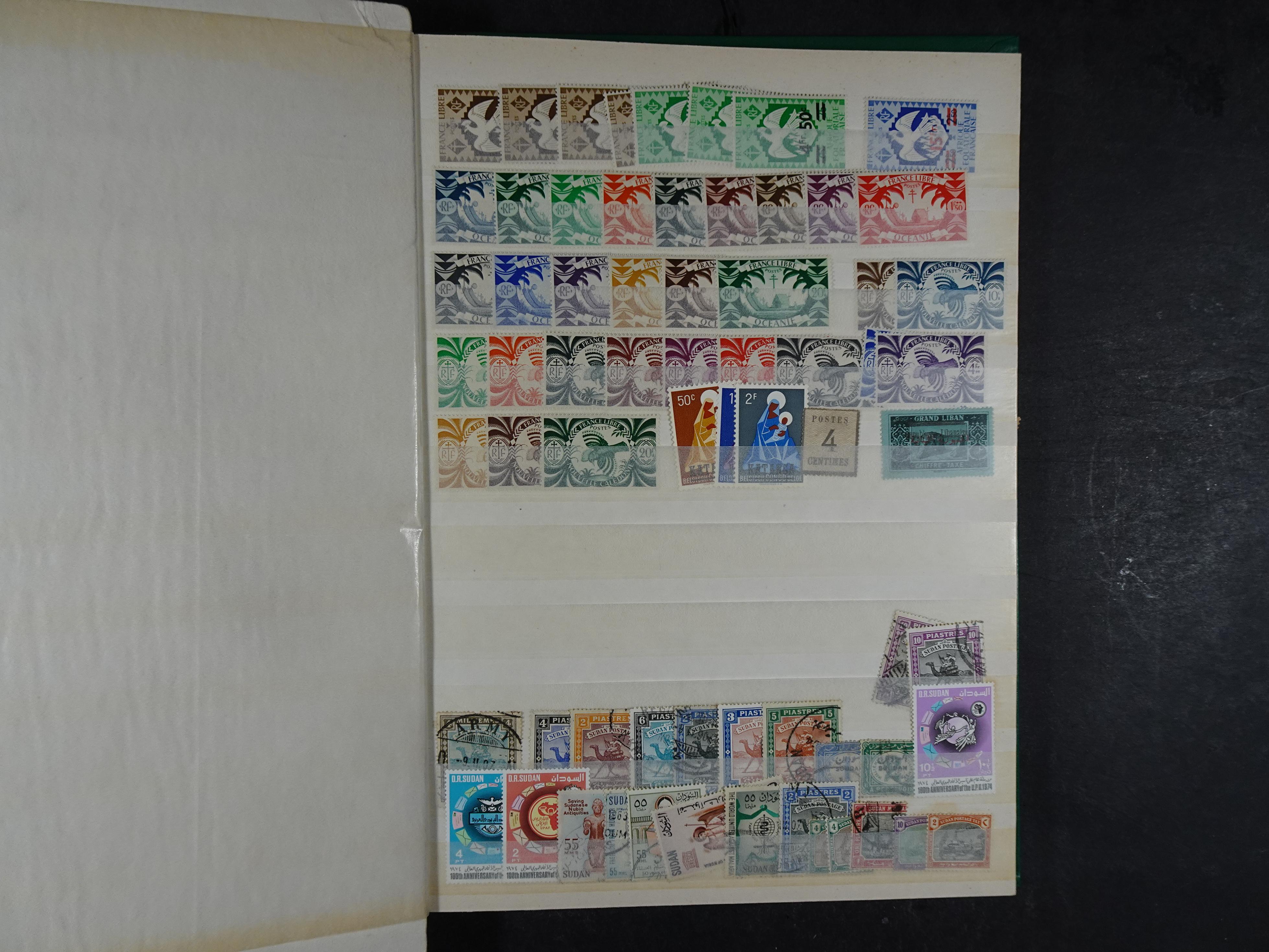 Rommelige uitzoekpartij met veel leuk materiaal. 6