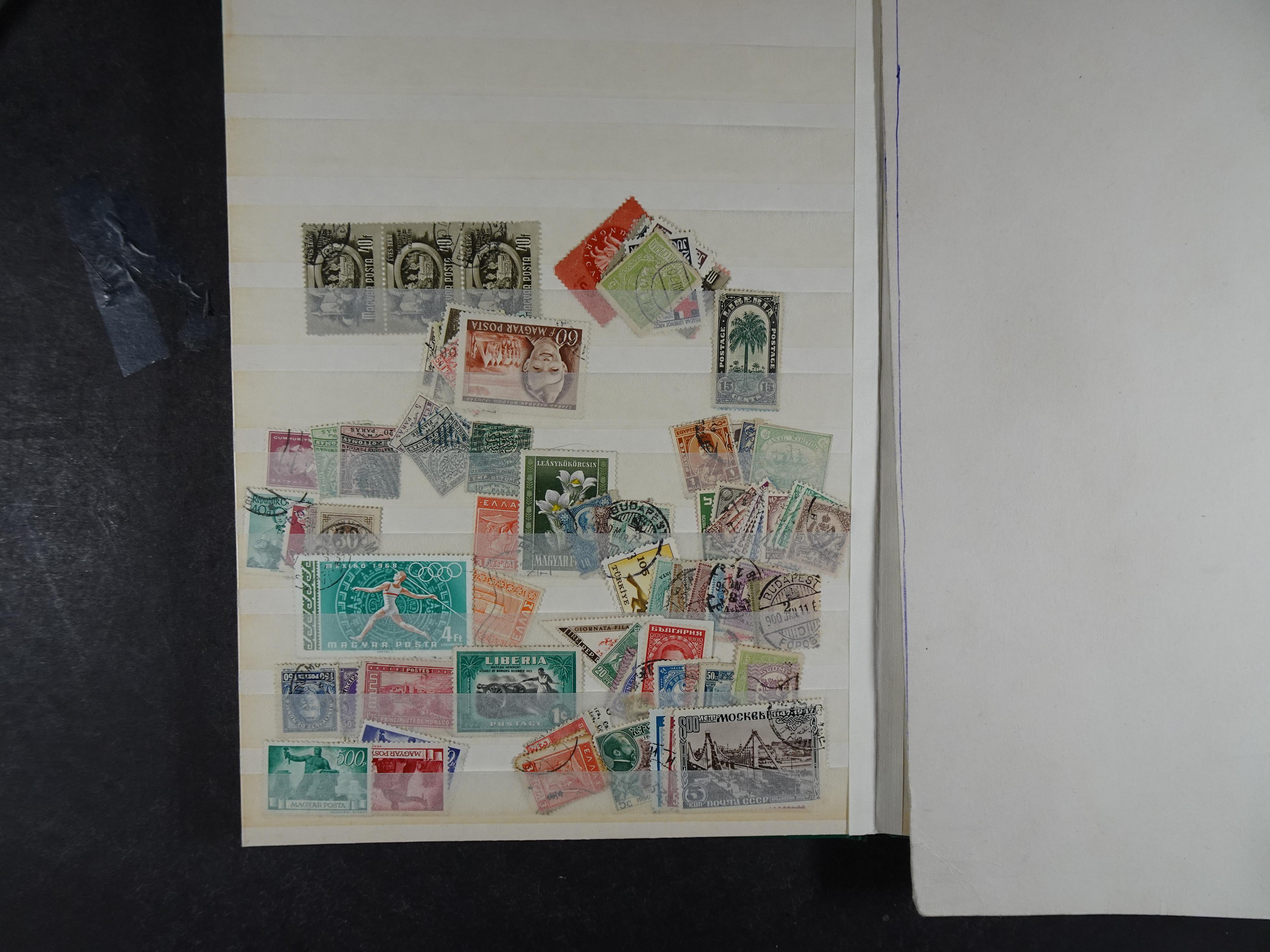 Rommelige uitzoekpartij met veel leuk materiaal. 9