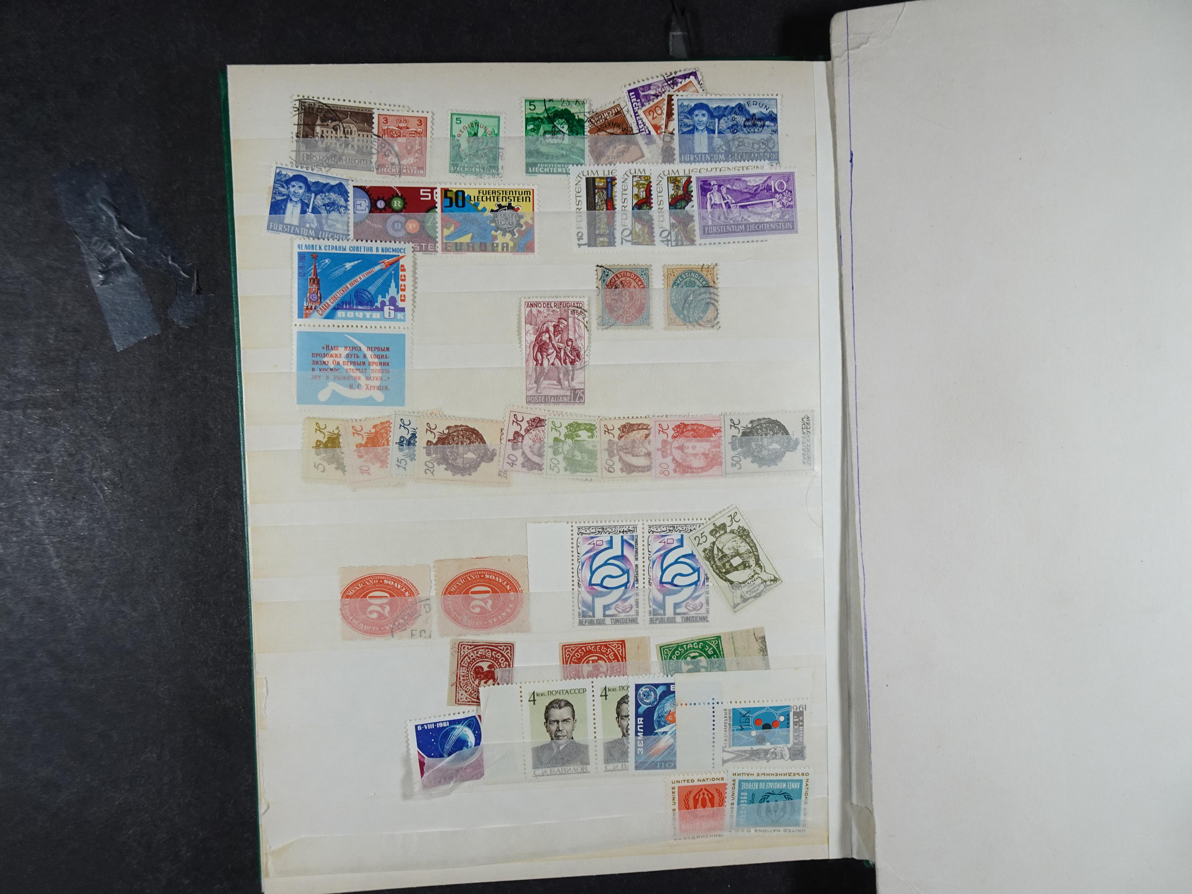 Rommelige uitzoekpartij met veel leuk materiaal. 13