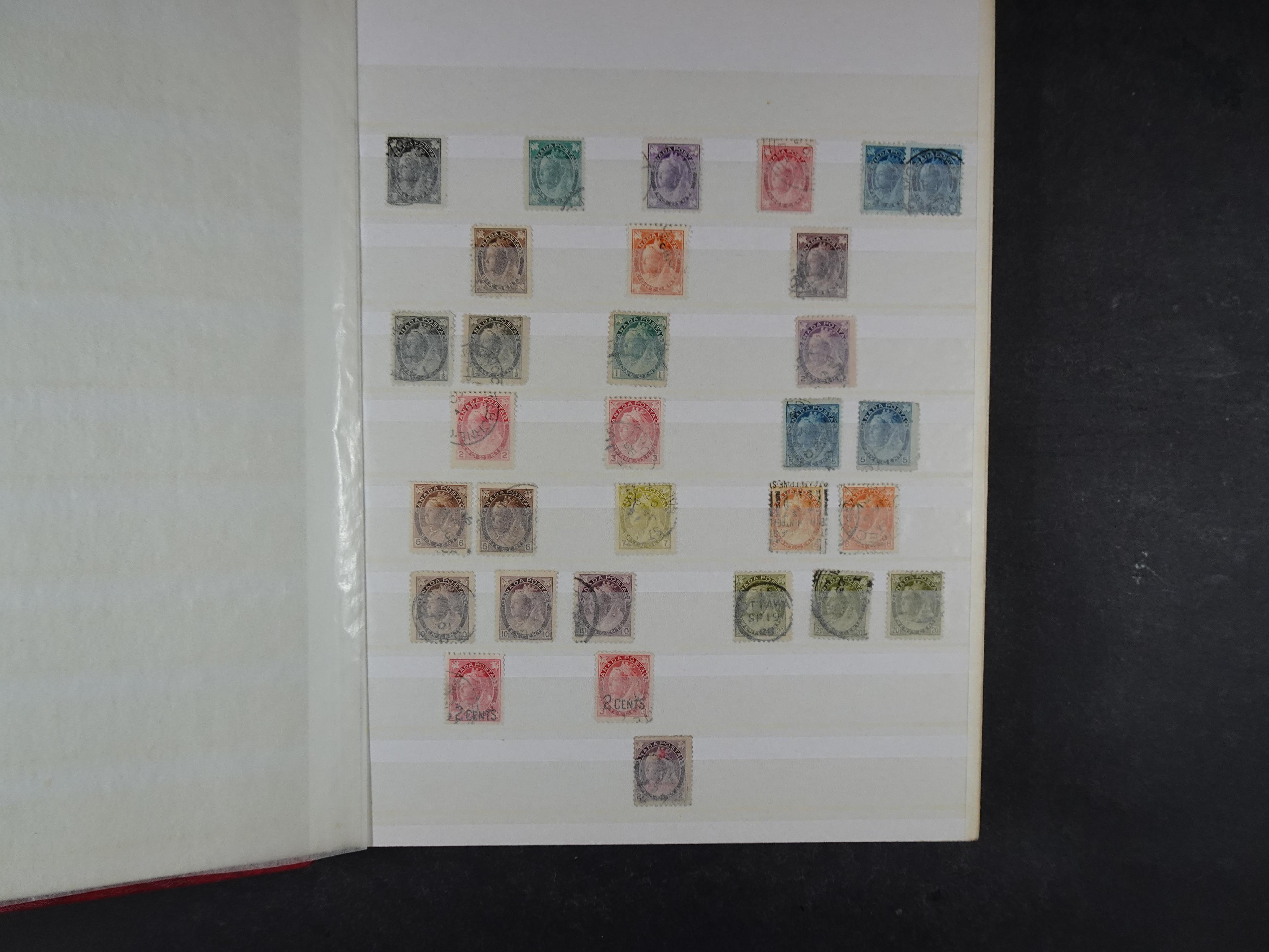 Zeer uitgebreide verzameling vnl. klassiek materiaal met veel betere zegels en prachtige stock New Foundland.