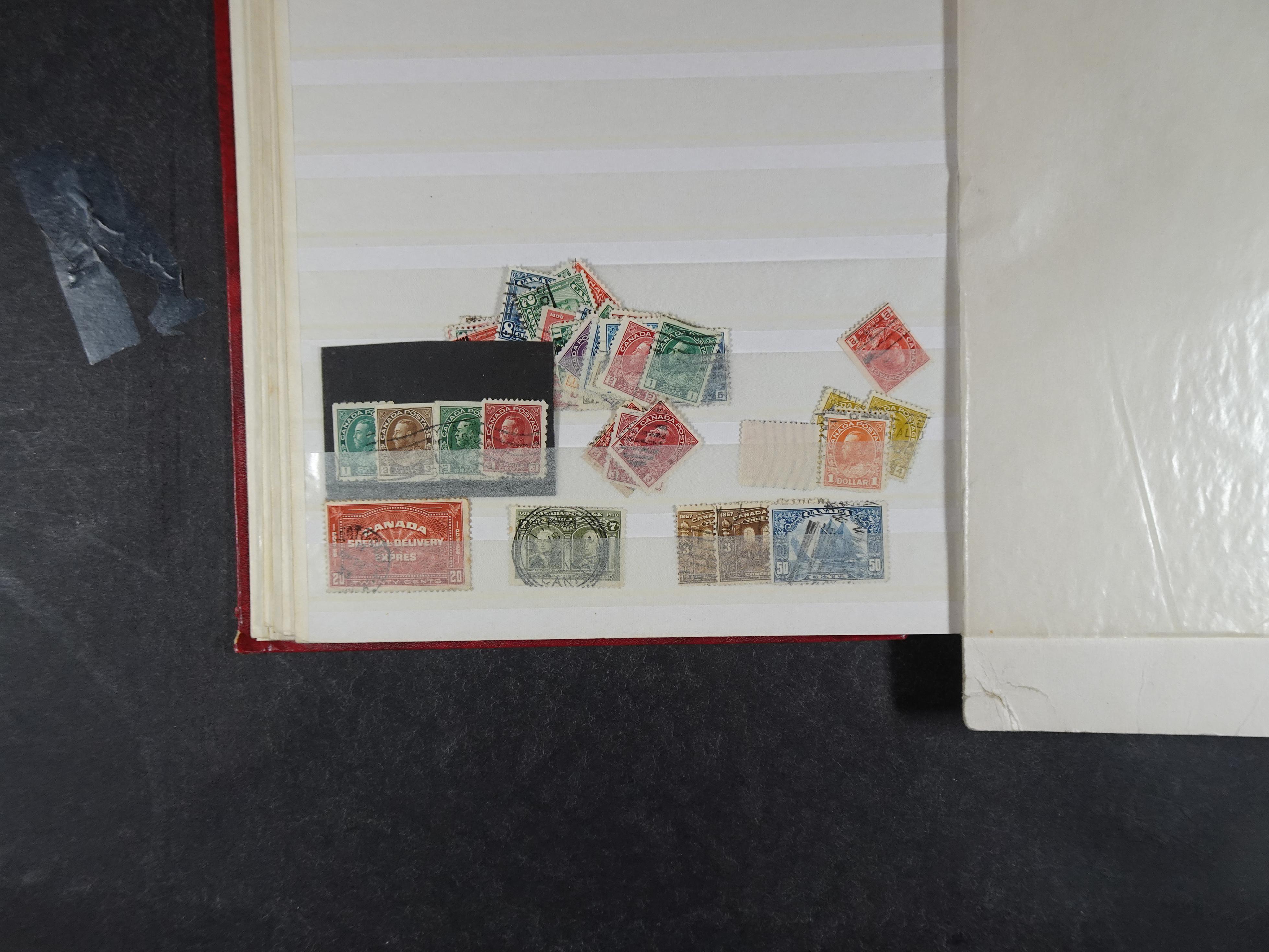 Zeer uitgebreide verzameling vnl. klassiek materiaal met veel betere zegels en prachtige stock New Foundland. 12