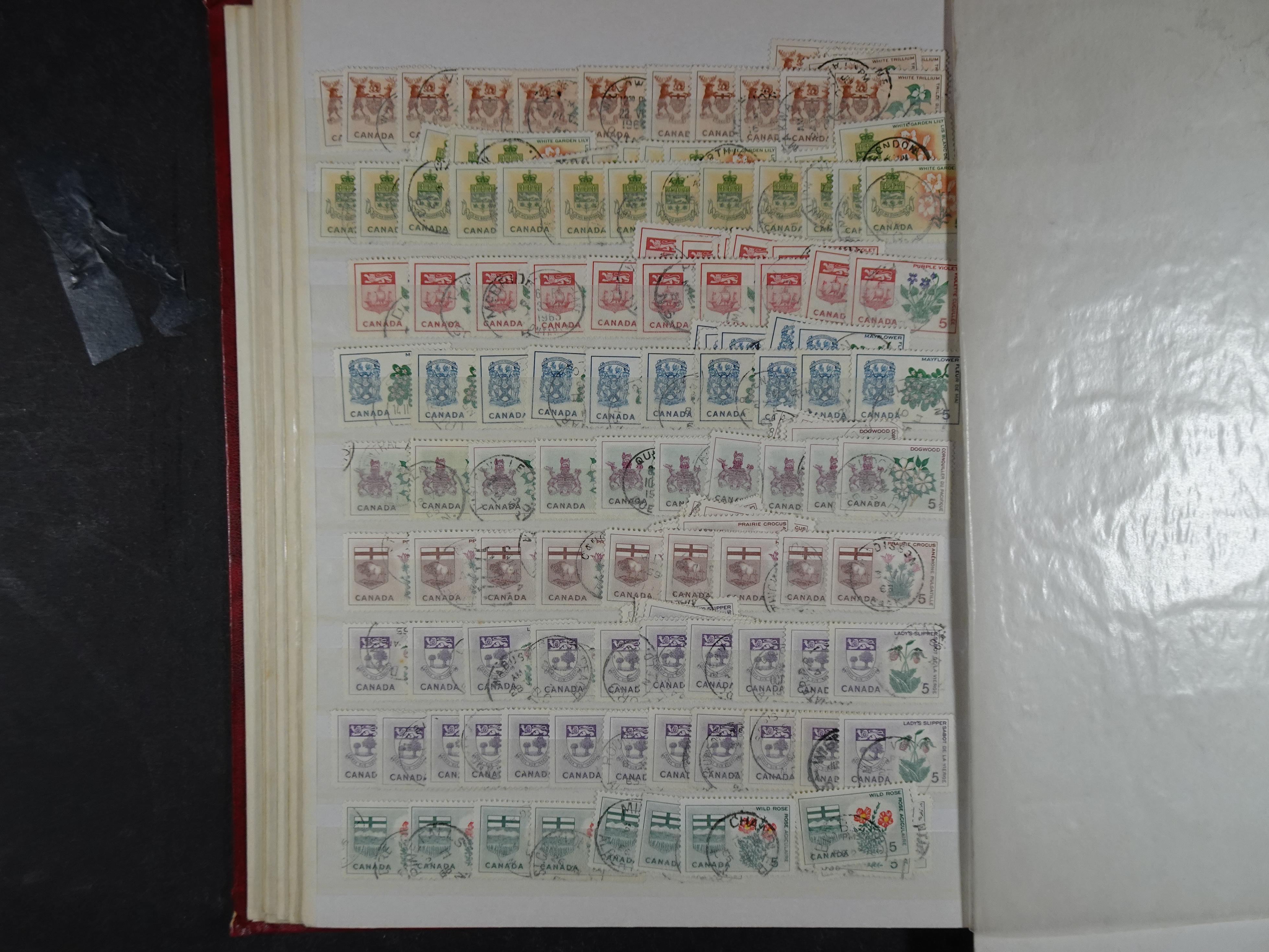 Zeer uitgebreide verzameling vnl. klassiek materiaal met veel betere zegels en prachtige stock New Foundland. 14