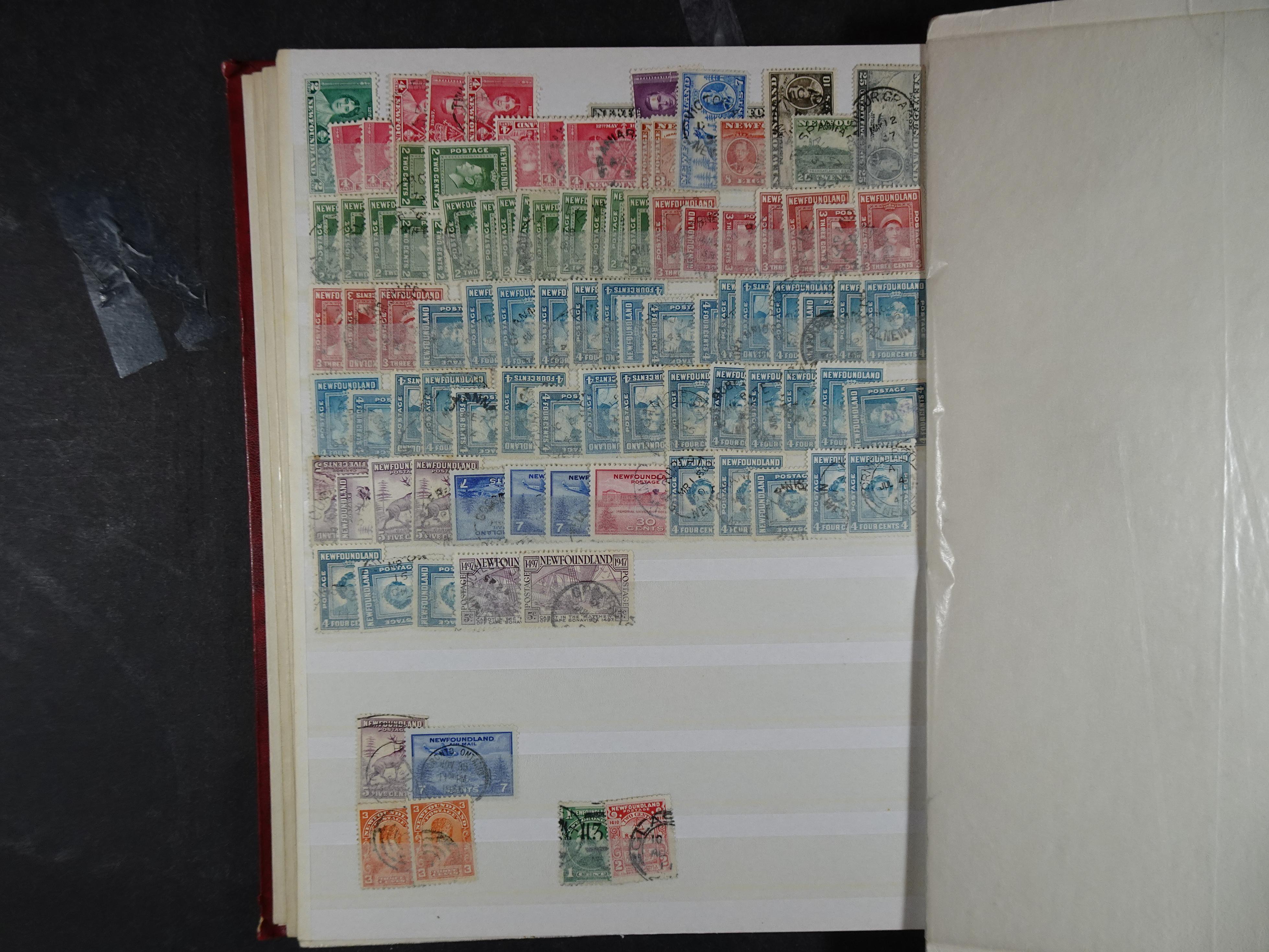 Zeer uitgebreide verzameling vnl. klassiek materiaal met veel betere zegels en prachtige stock New Foundland. 18