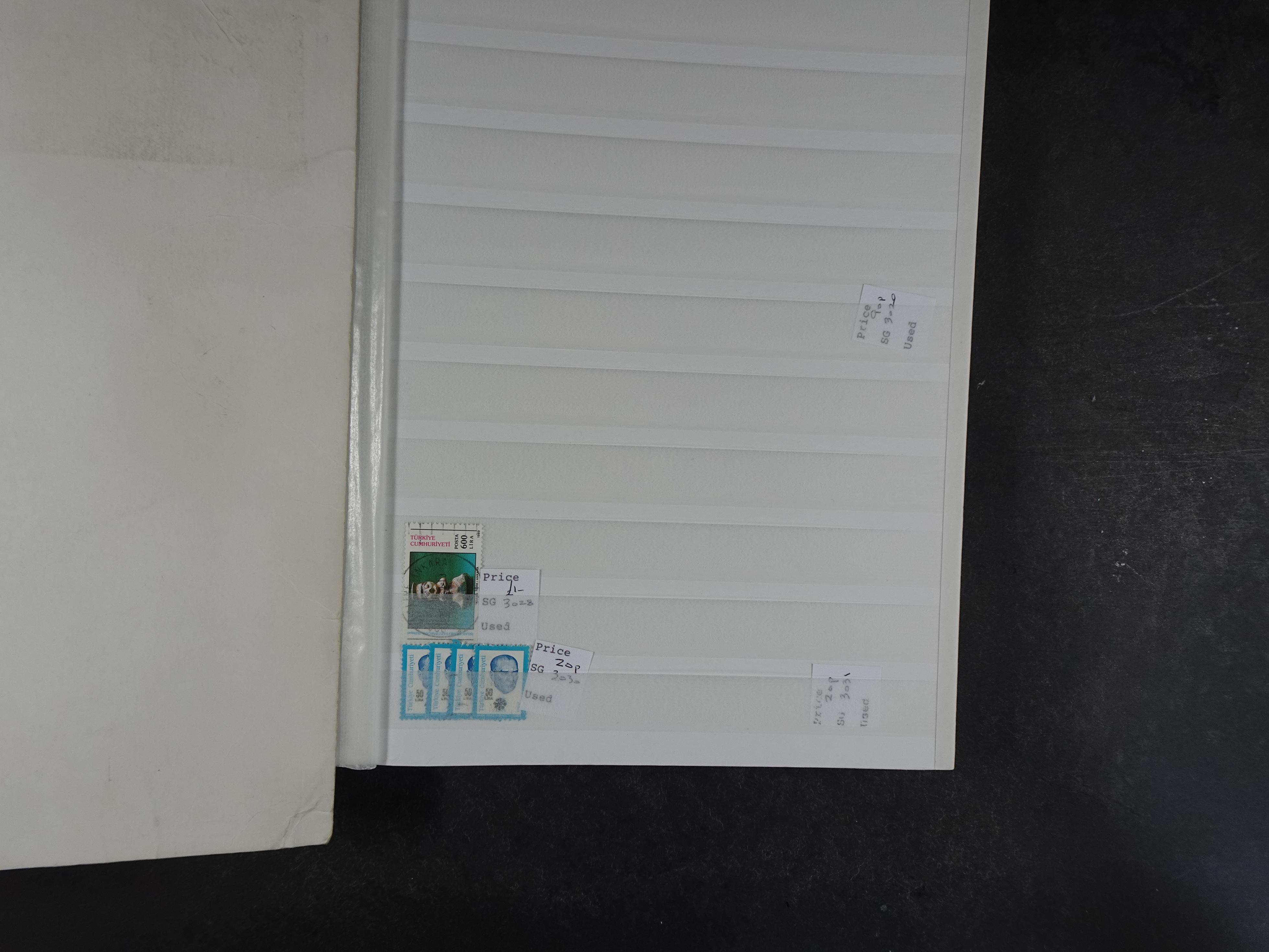 Mooie gebruikte stock met veel beter materiaal.
Hoge cat waarde. 126