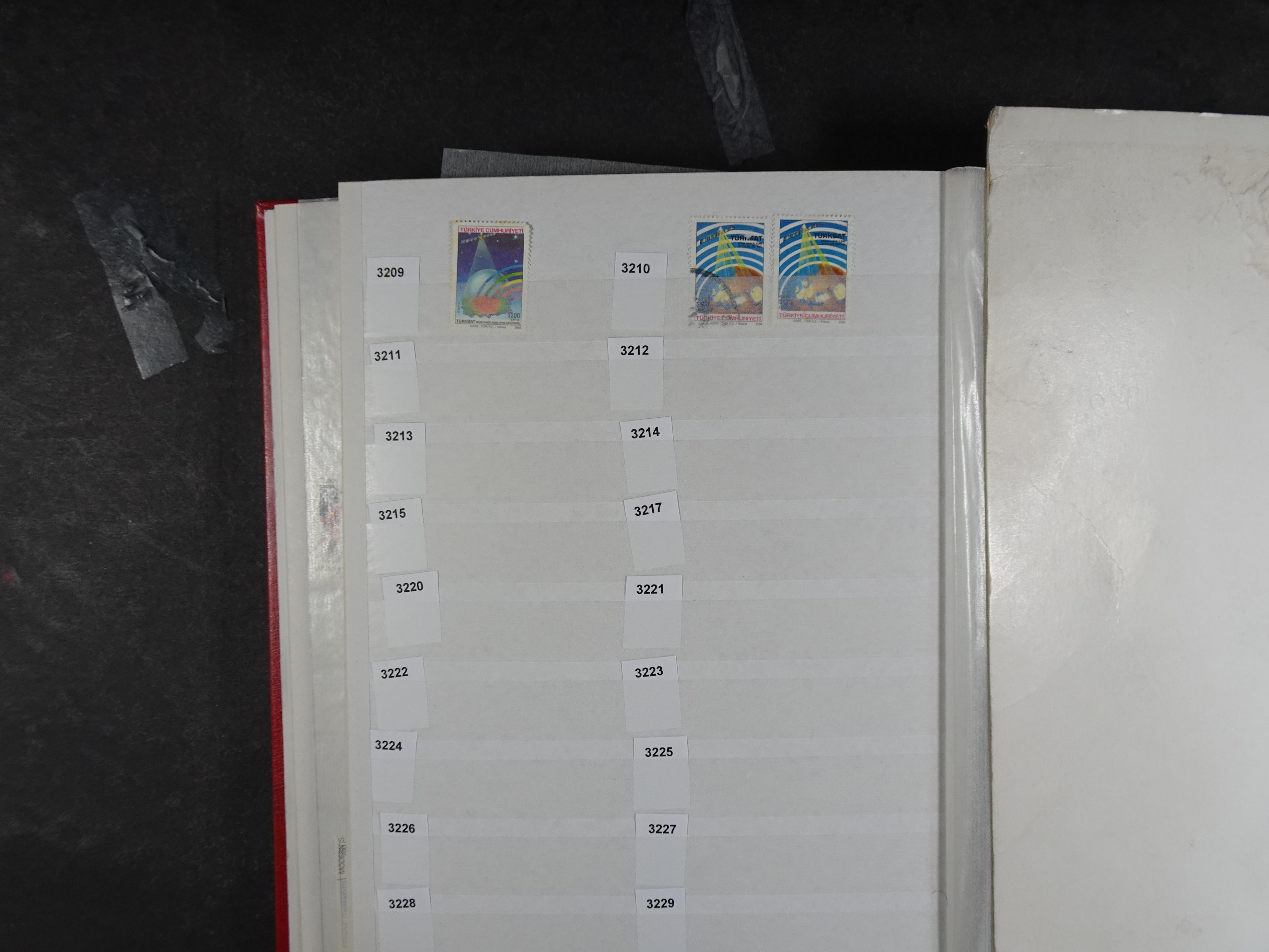 Mooie gebruikte stock met veel beter materiaal.
Hoge cat waarde. 135