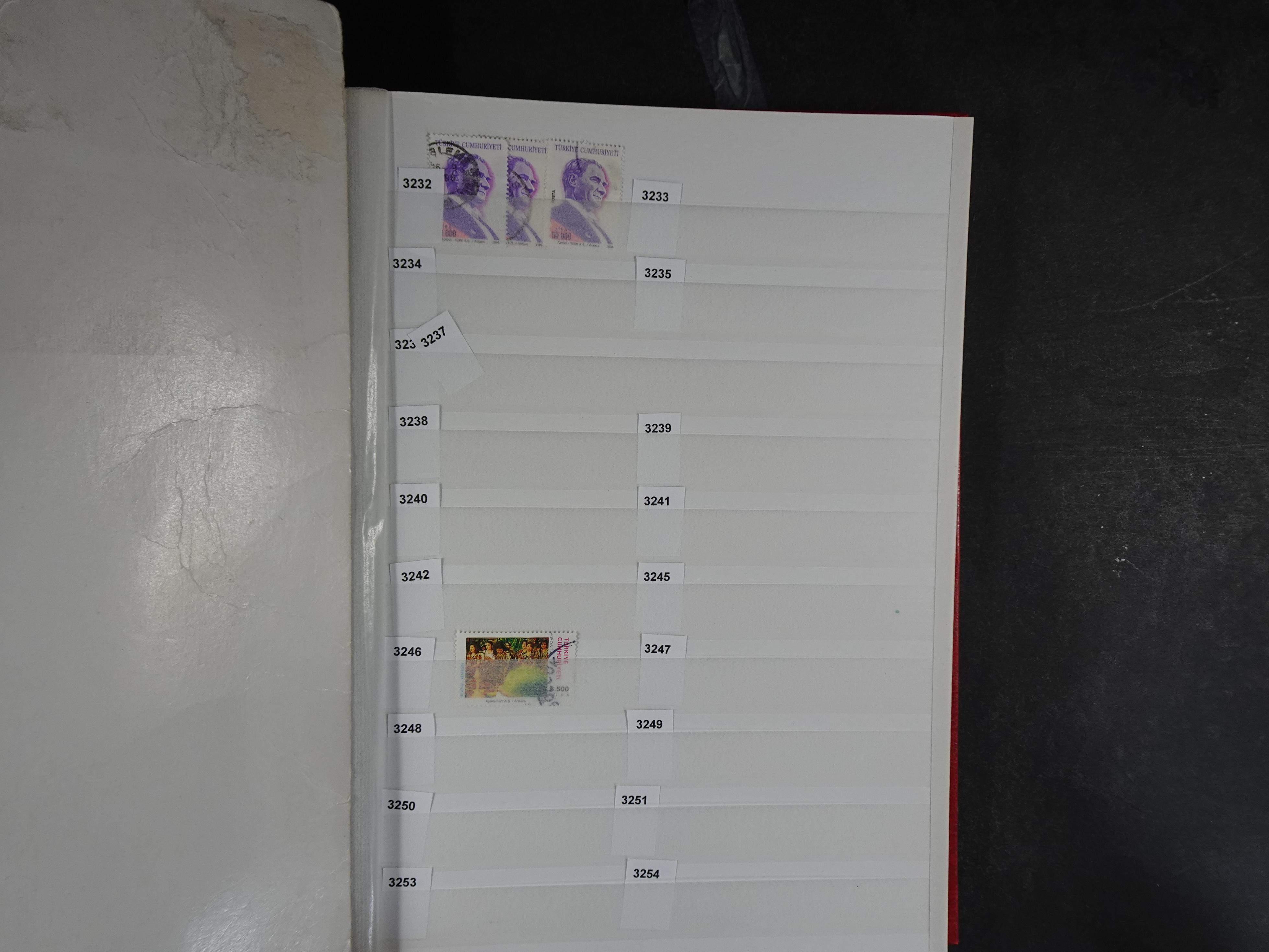 Mooie gebruikte stock met veel beter materiaal.
Hoge cat waarde. 136