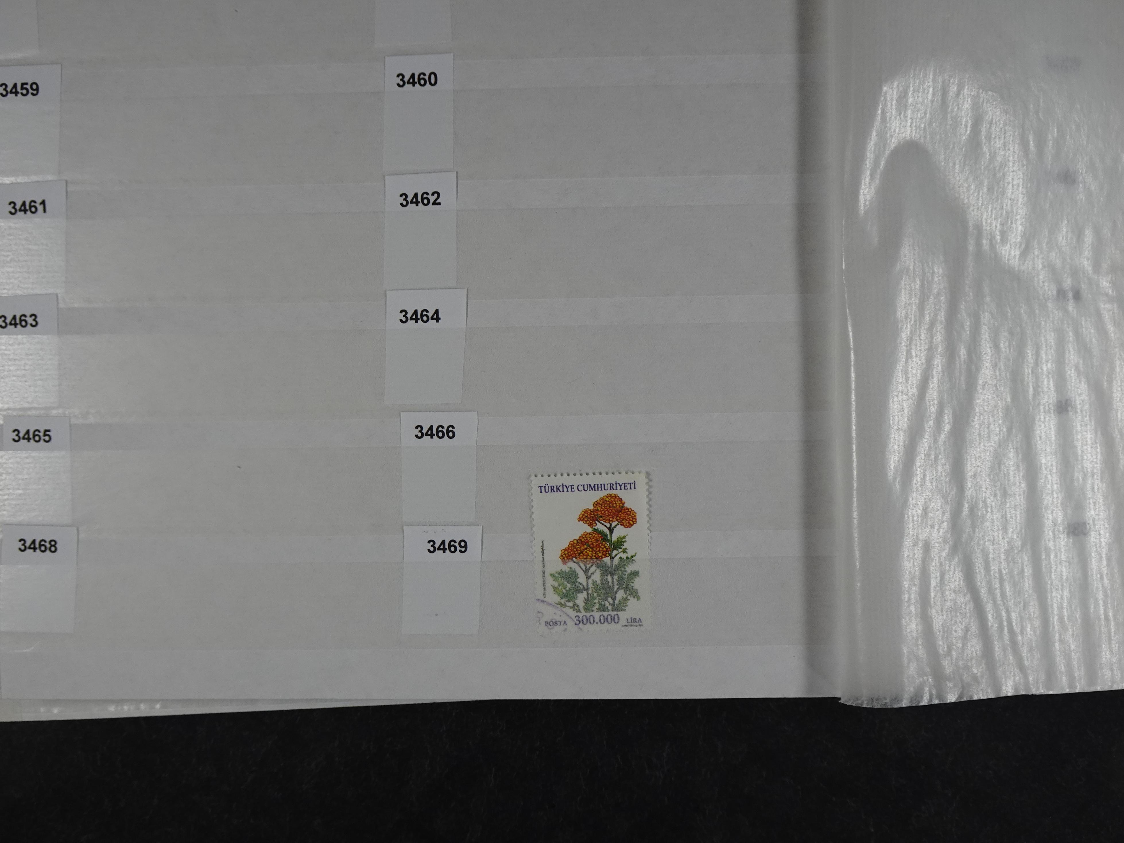 Mooie gebruikte stock met veel beter materiaal.
Hoge cat waarde. 145