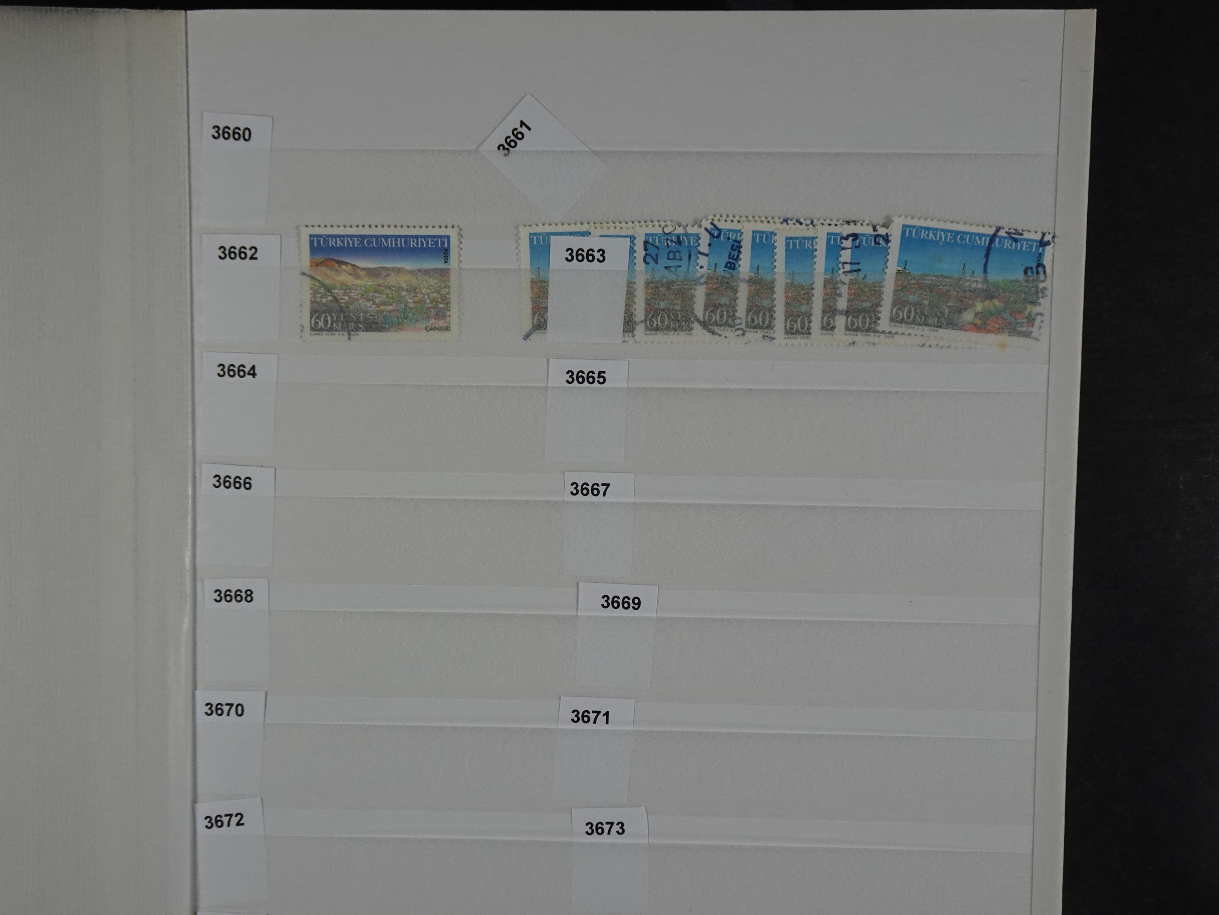 Mooie gebruikte stock met veel beter materiaal.
Hoge cat waarde. 157