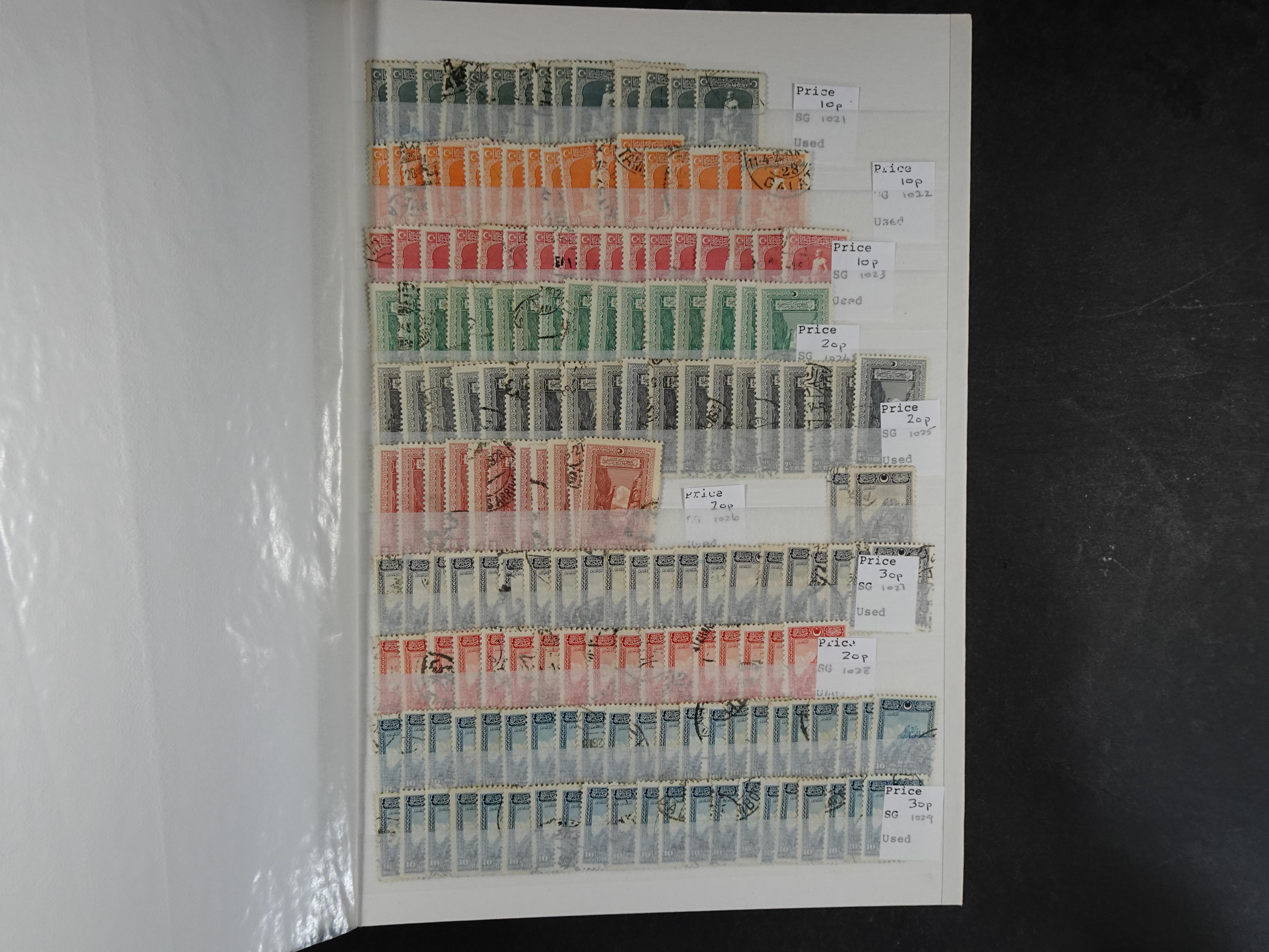 Mooie gebruikte stock met veel beter materiaal.
Hoge cat waarde. 185