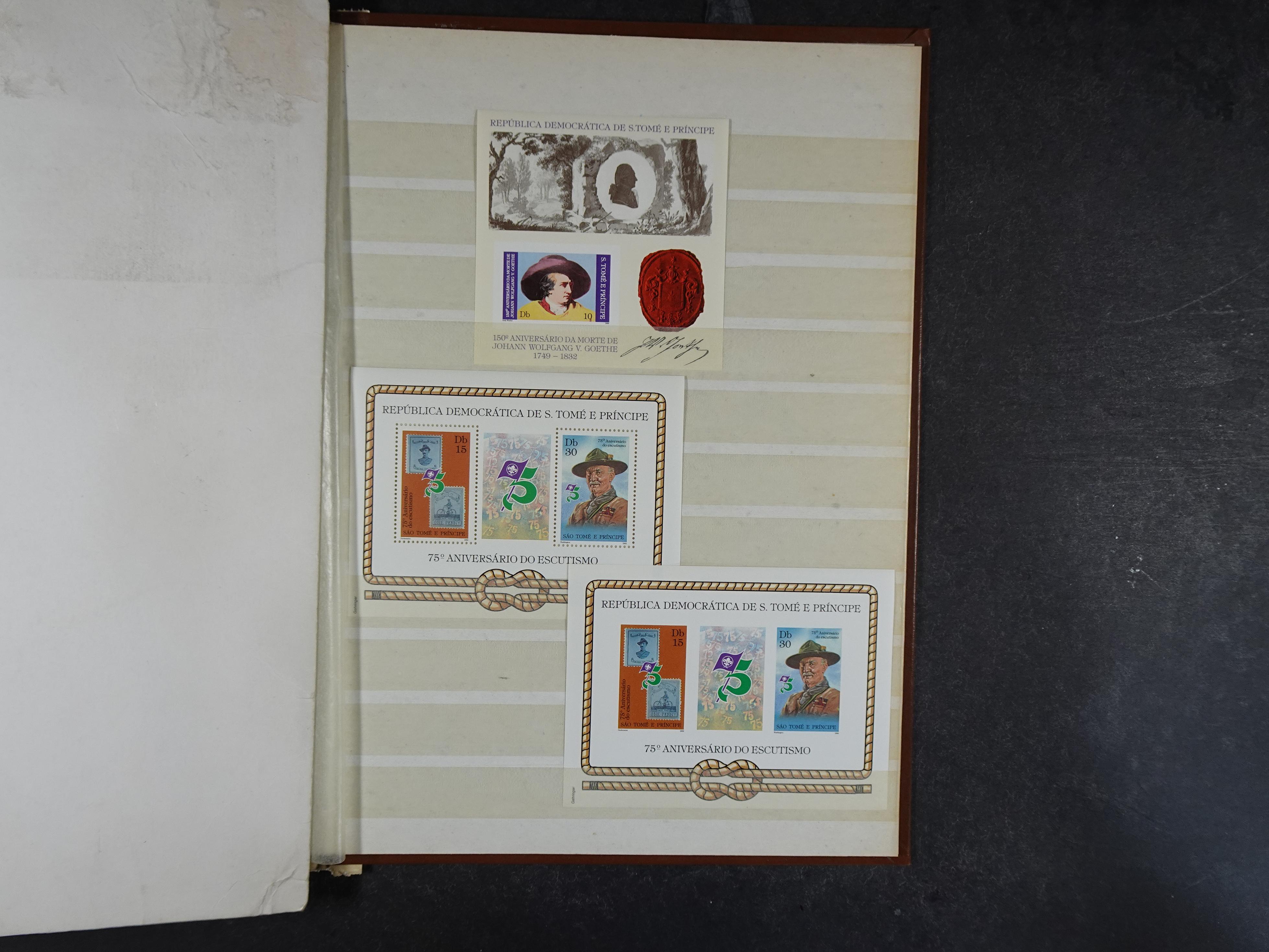 Mooie verzameling met ongetand.
Veel motief. 11