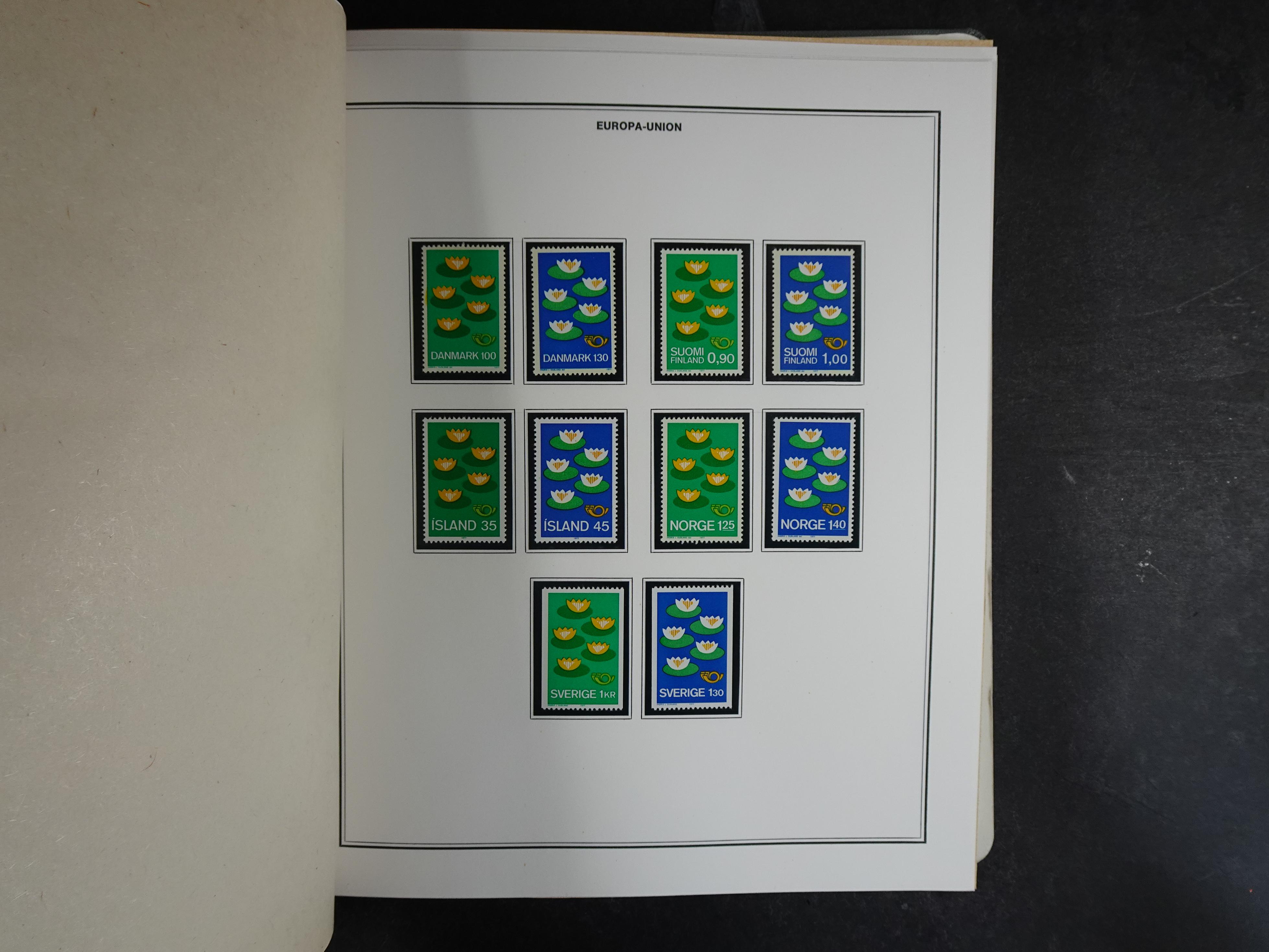 Ook meelopers, etc.
Zowel gestempeld als postfris.
Ca € 5500.- 
Cat waarde. 27