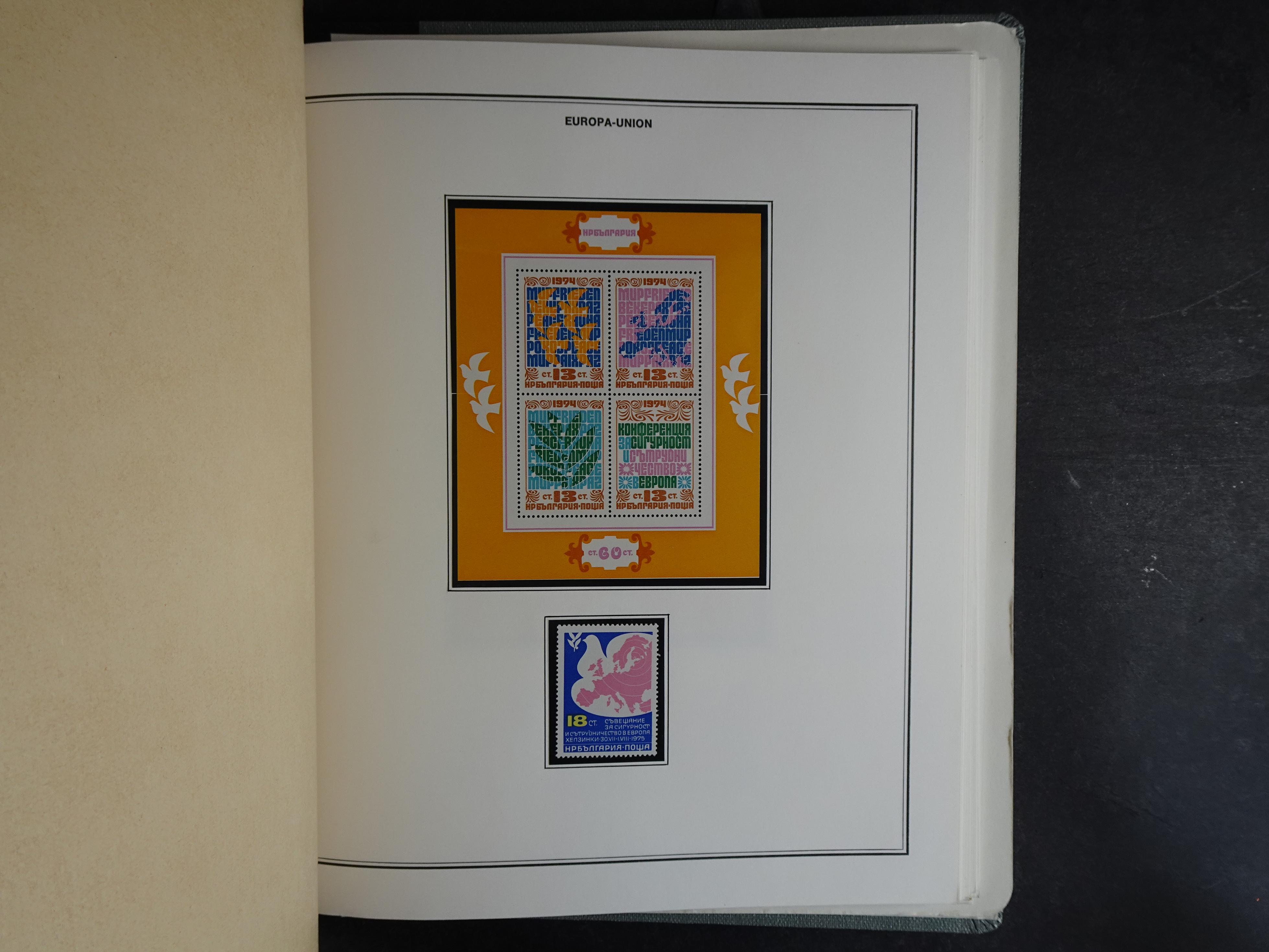 Ook meelopers, etc.
Zowel gestempeld als postfris.
Ca € 5500.- 
Cat waarde. 69