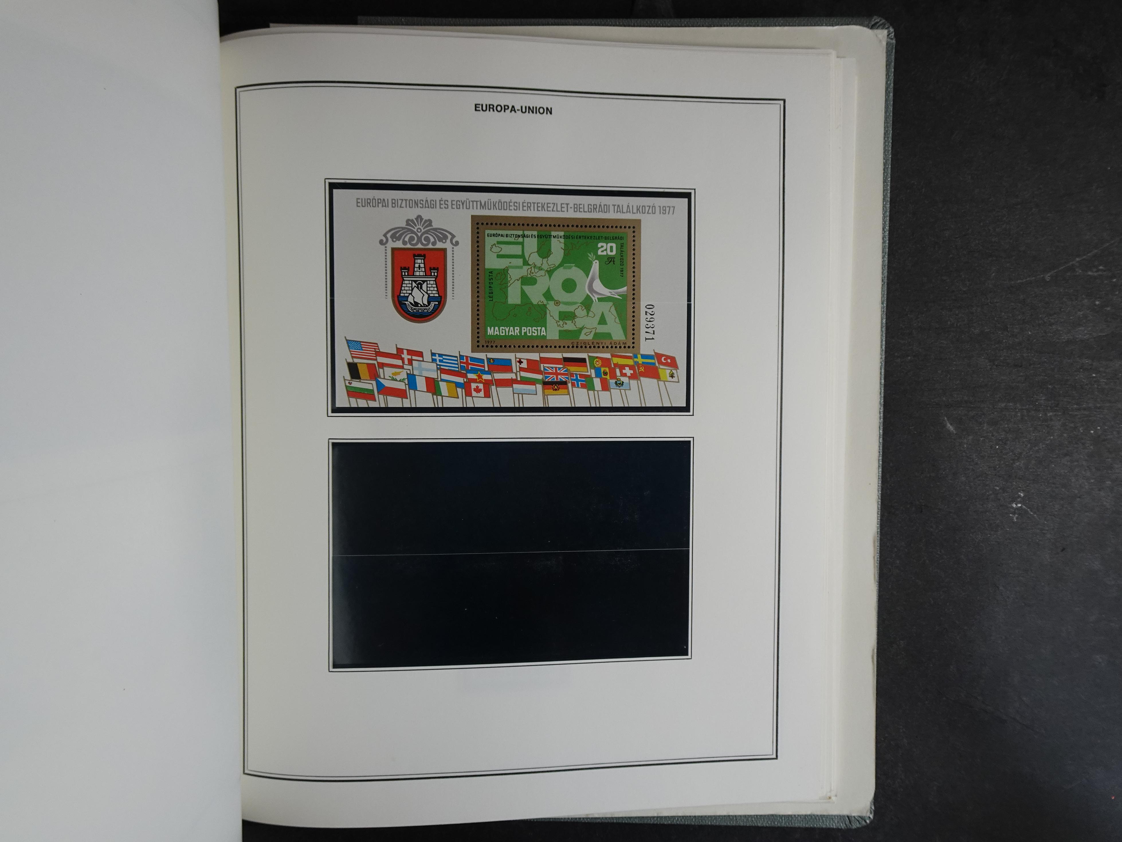 Ook meelopers, etc.
Zowel gestempeld als postfris.
Ca € 5500.- 
Cat waarde. 79