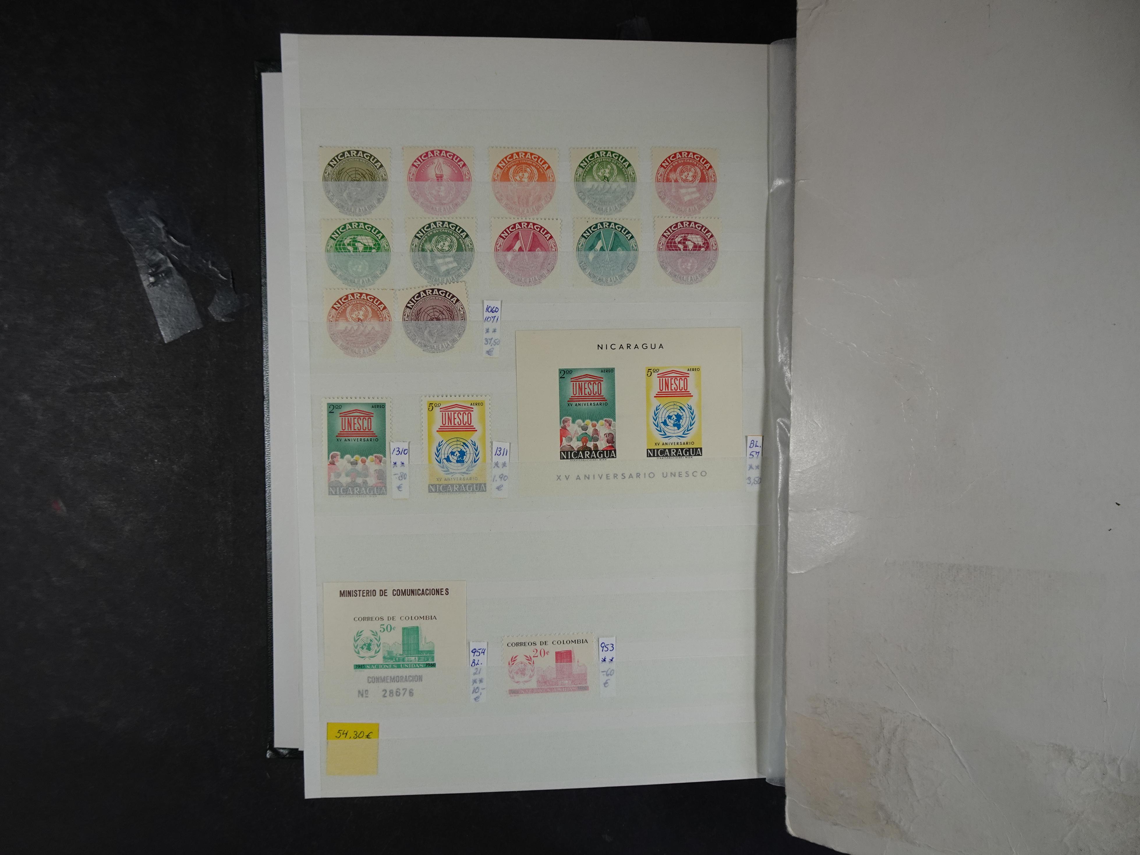 Mooie motief partij onder andere Honger, Rode Kruis, etc.
Hoge cat waarde. 8