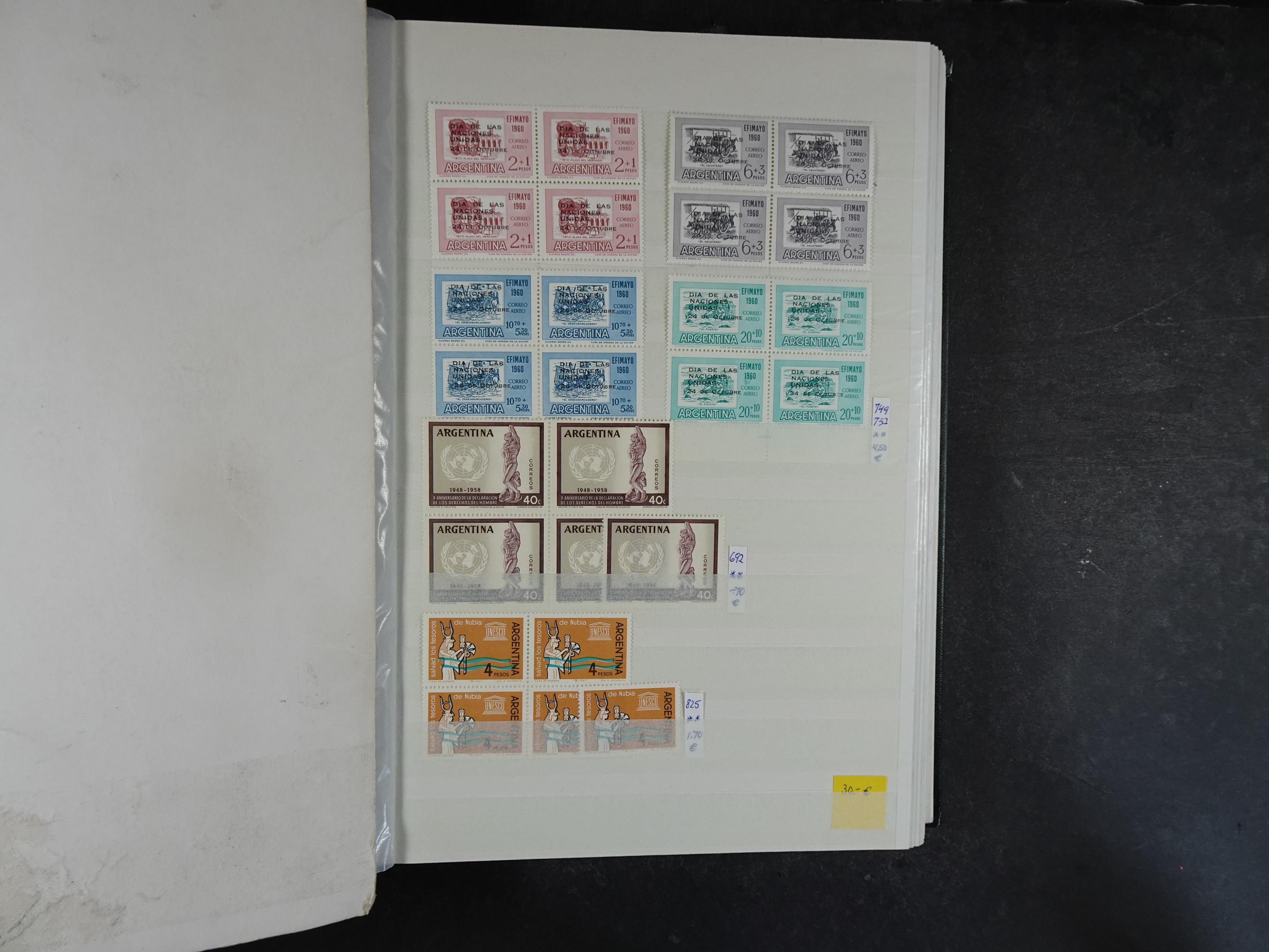 Mooie motief partij onder andere Honger, Rode Kruis, etc.
Hoge cat waarde. 11