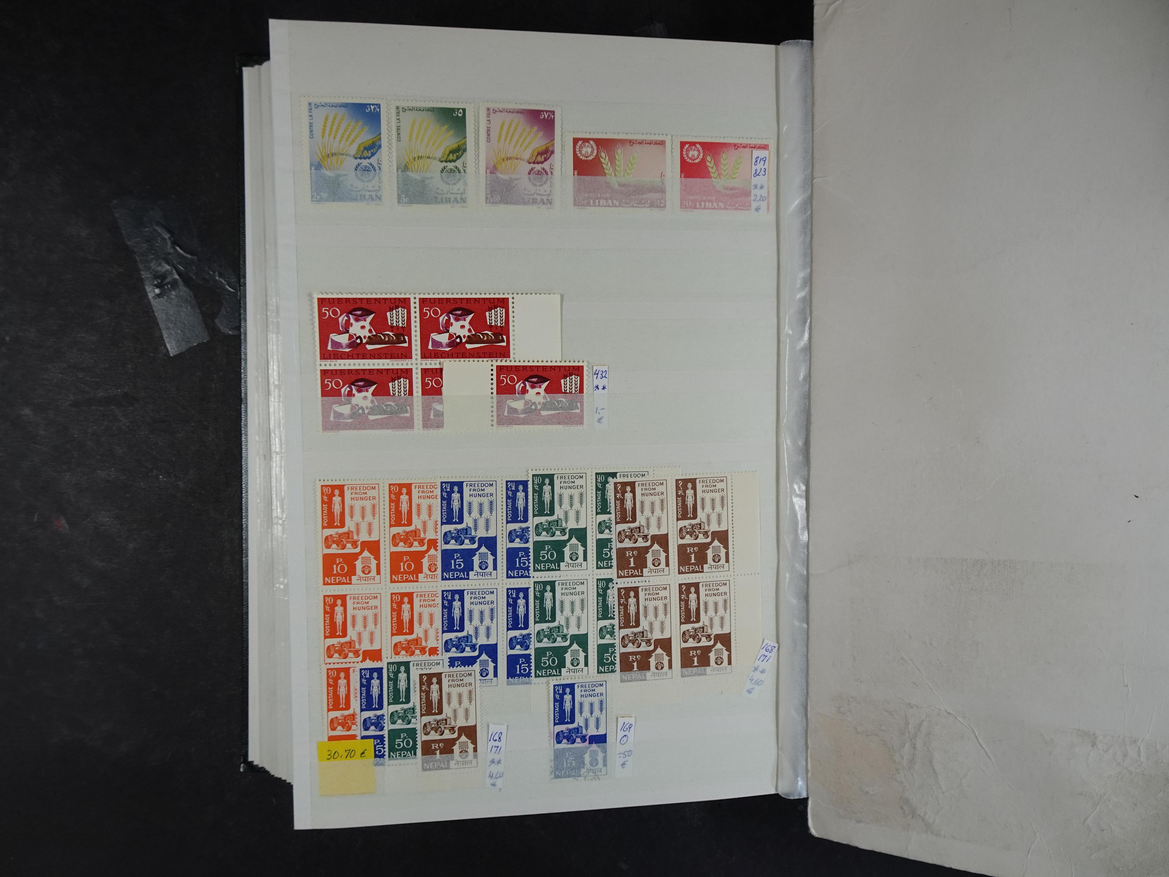 Mooie motief partij onder andere Honger, Rode Kruis, etc.
Hoge cat waarde. 30