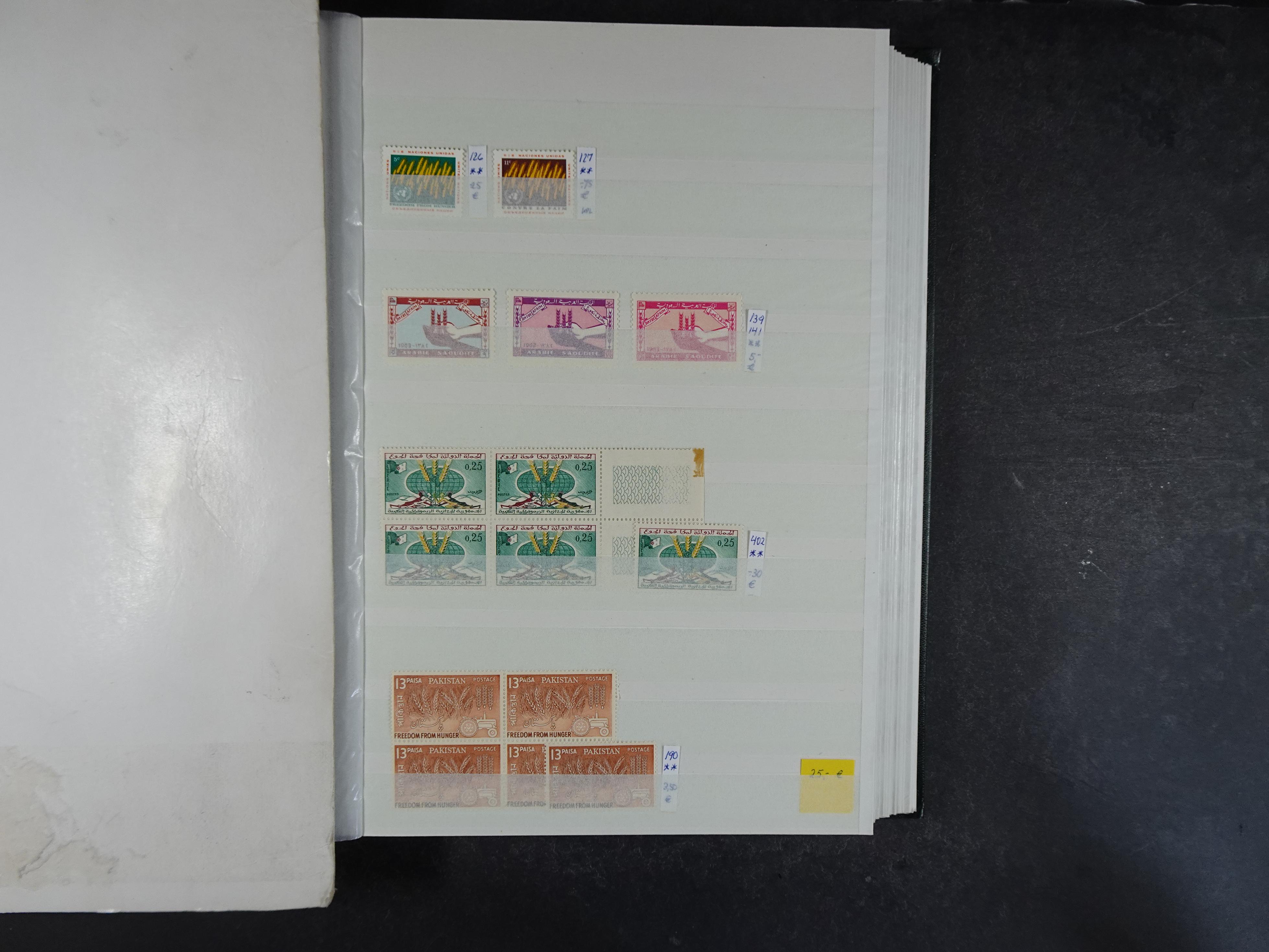 Mooie motief partij onder andere Honger, Rode Kruis, etc.
Hoge cat waarde. 35