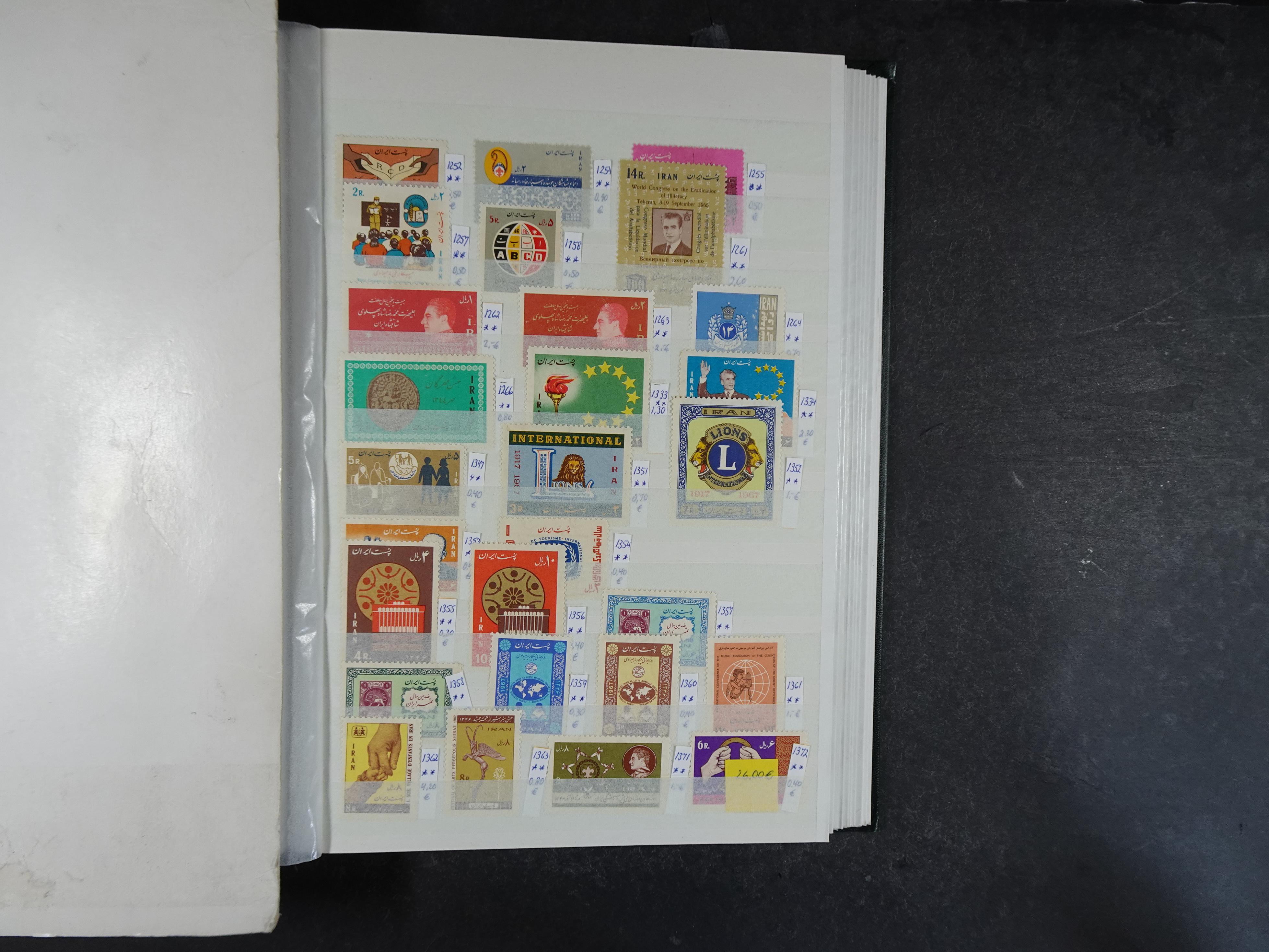 Mooie motief partij onder andere Honger, Rode Kruis, etc.
Hoge cat waarde. 43