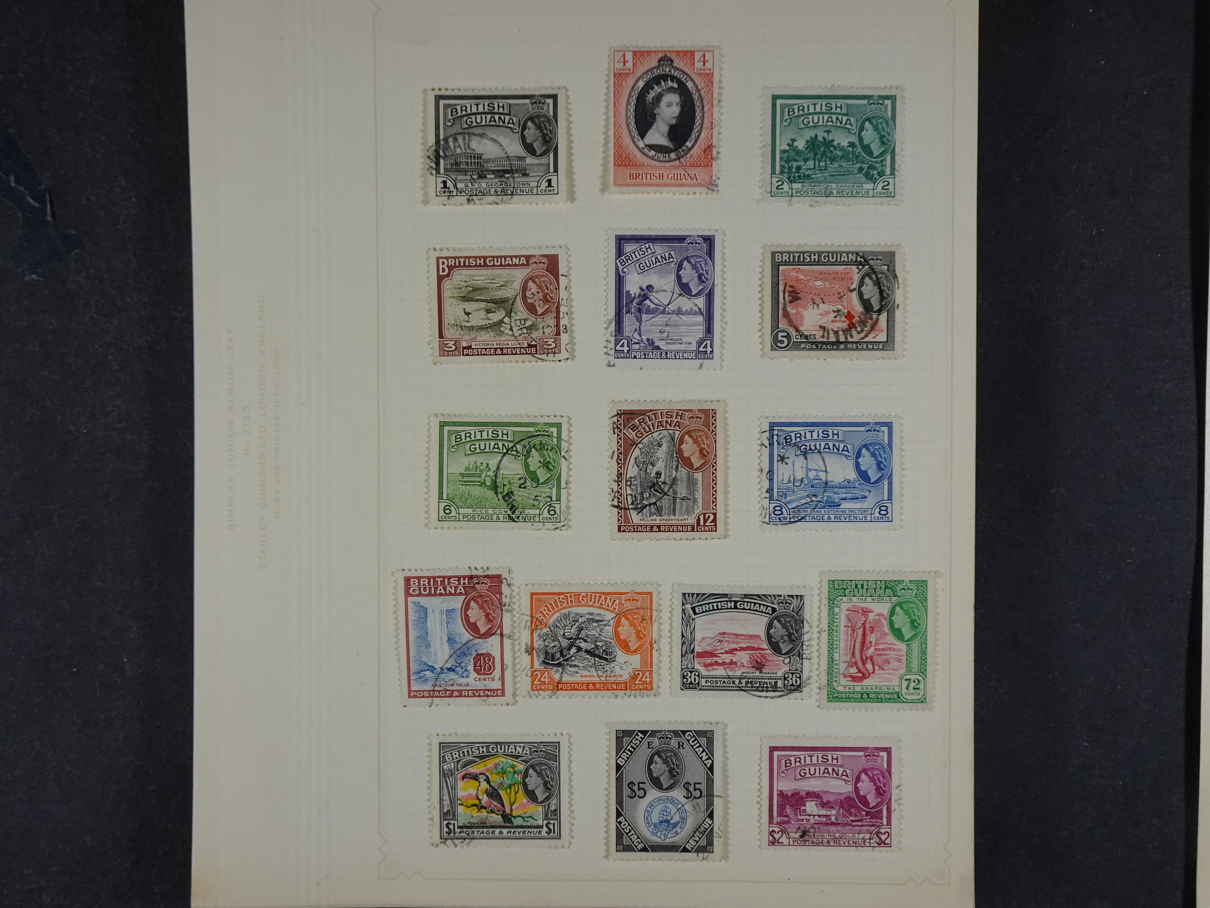 Doos met allerlei materiaal diverse betere zegels en fraaie stempels.
 14