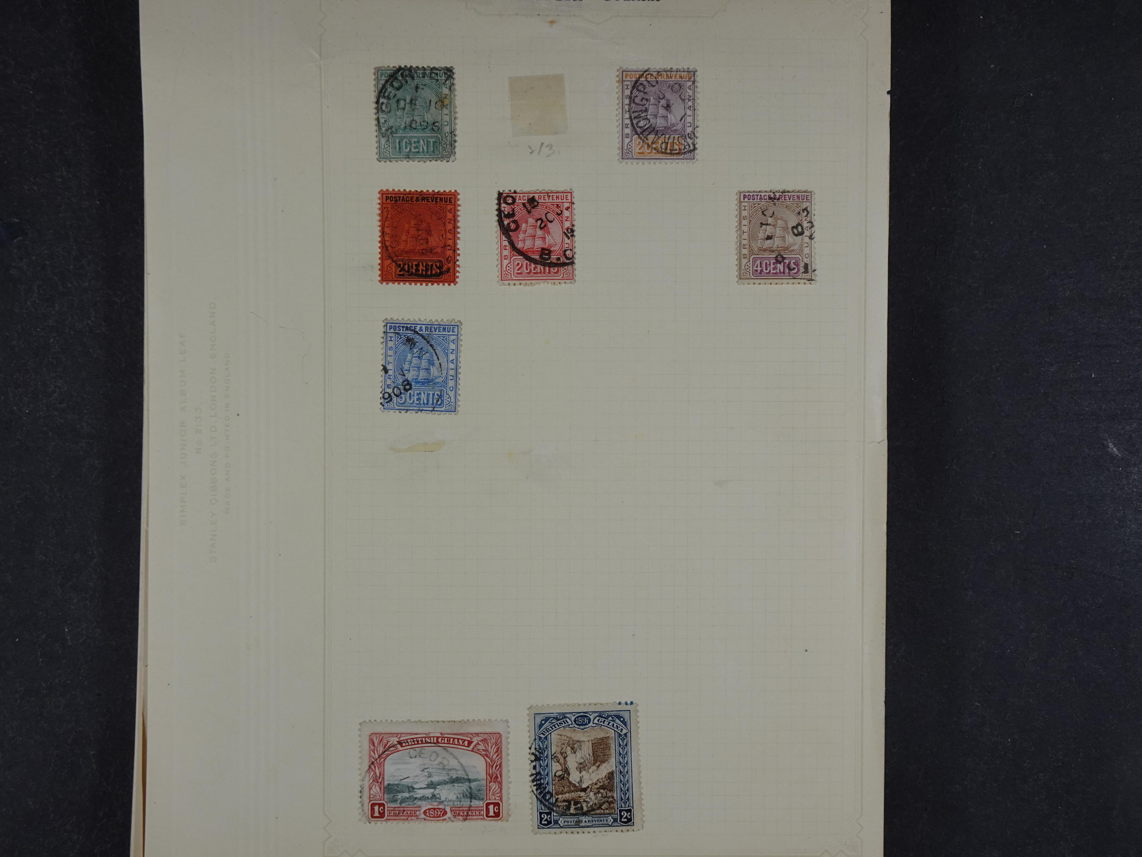 Doos met allerlei materiaal diverse betere zegels en fraaie stempels.
 19