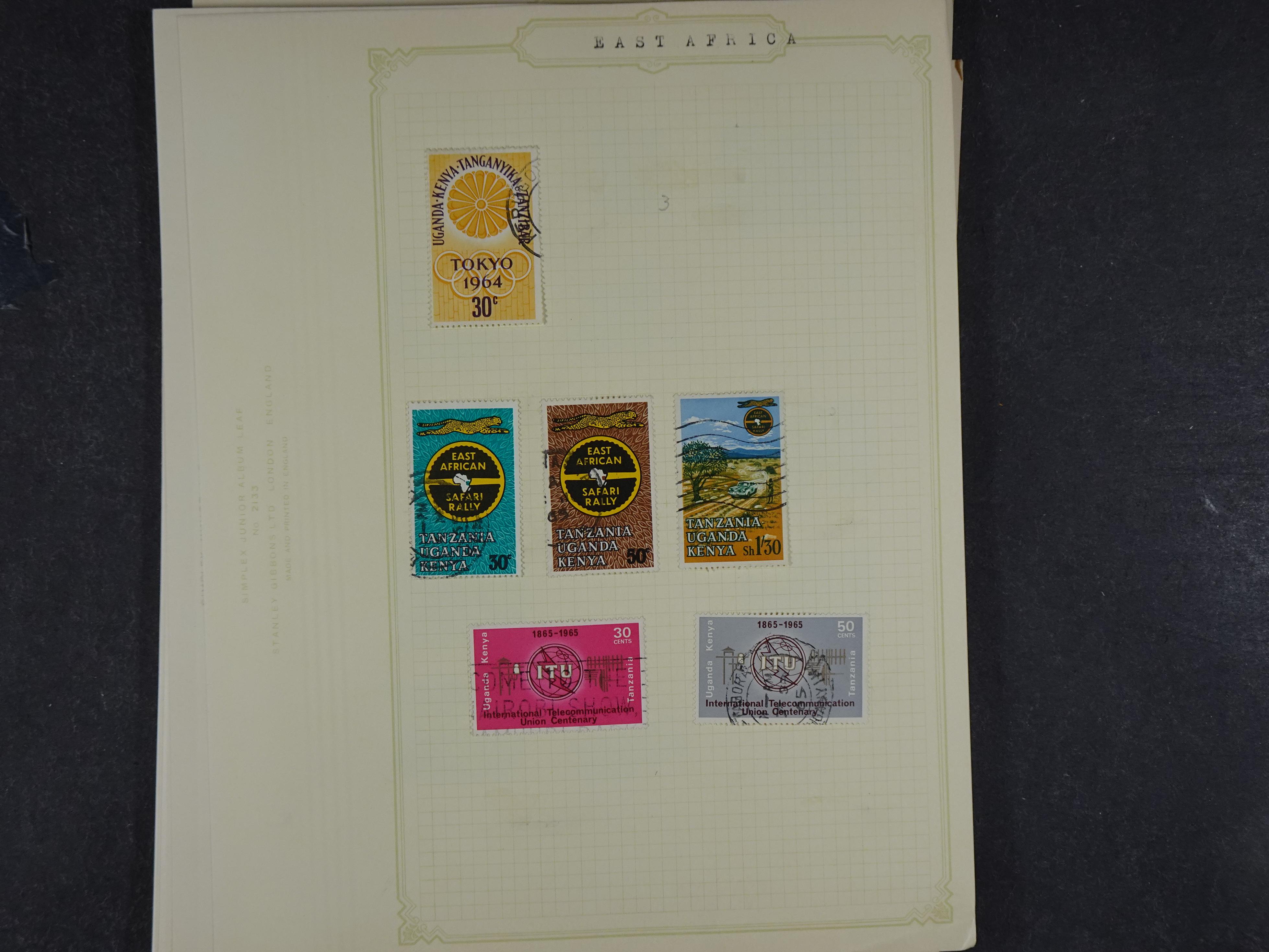 Doos met allerlei materiaal diverse betere zegels en fraaie stempels.
 40