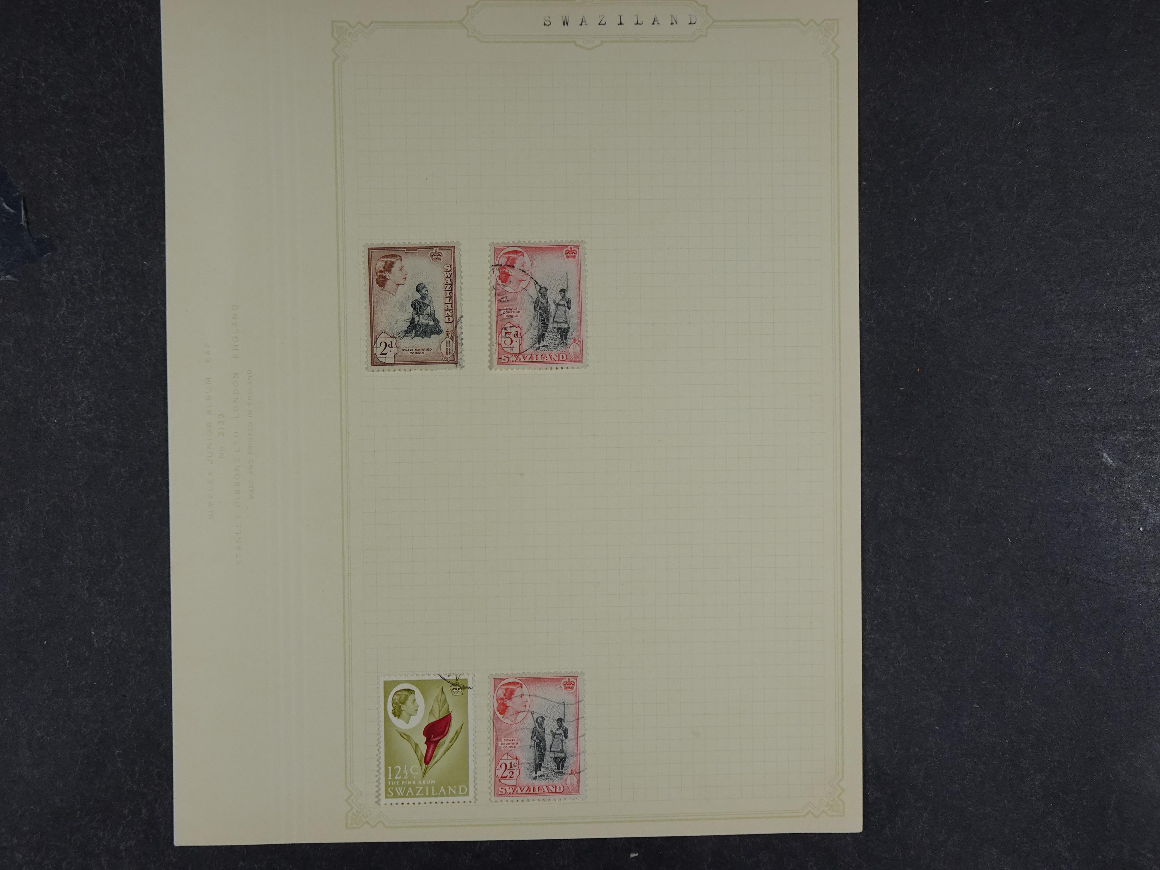 Doos met allerlei materiaal diverse betere zegels en fraaie stempels.
 70