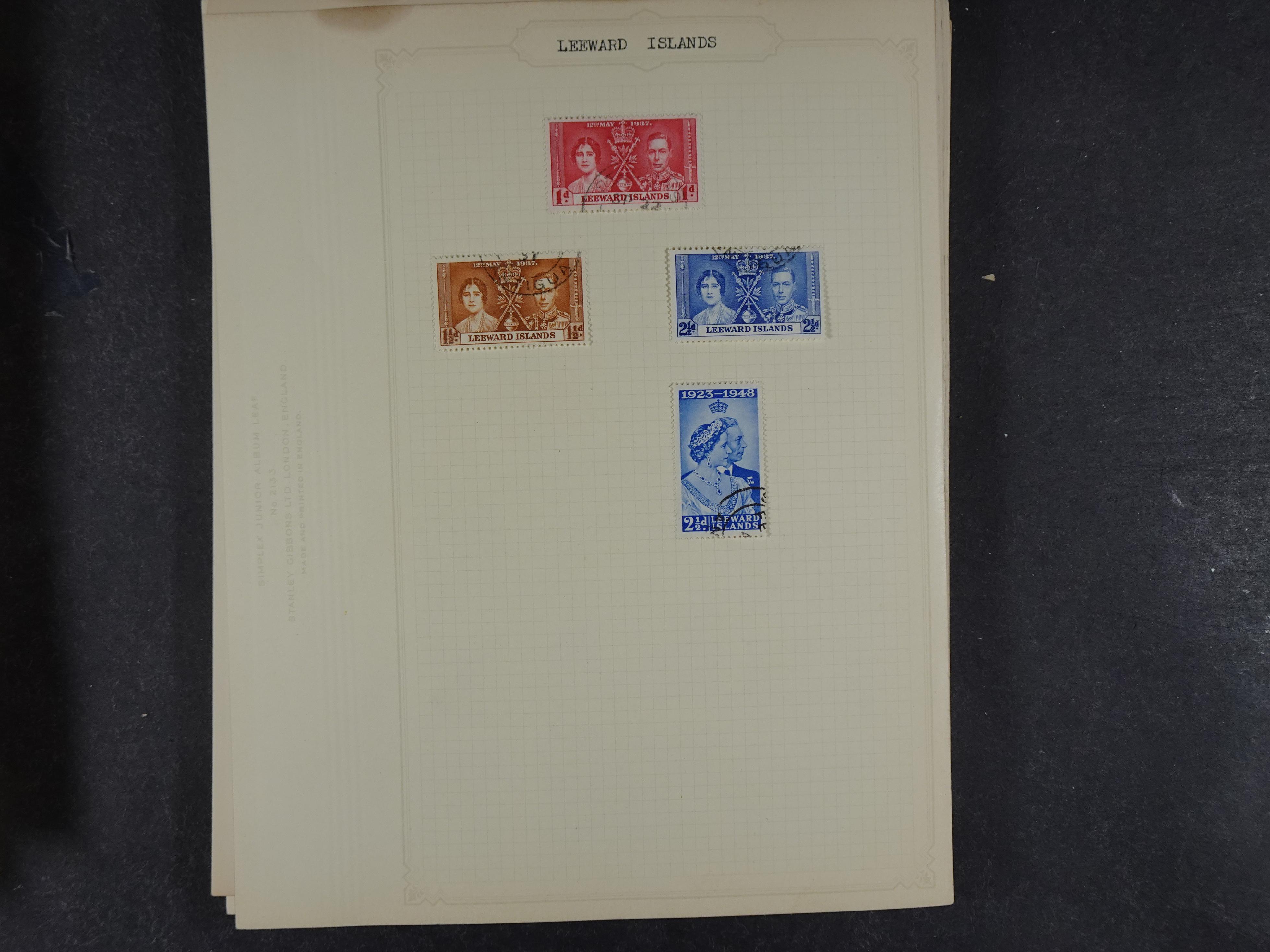 Doos met allerlei materiaal diverse betere zegels en fraaie stempels.
 170