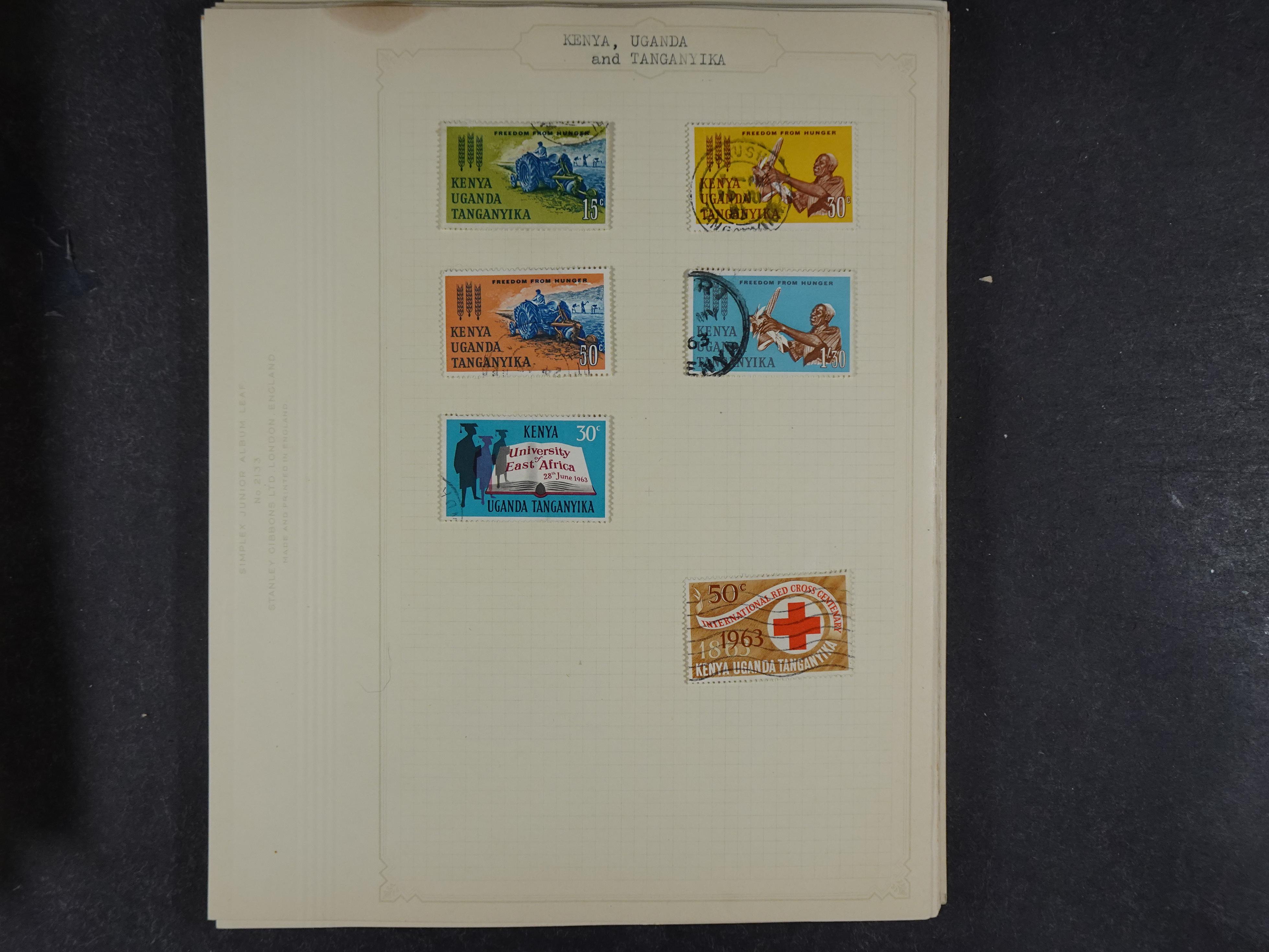 Doos met allerlei materiaal diverse betere zegels en fraaie stempels.
 178