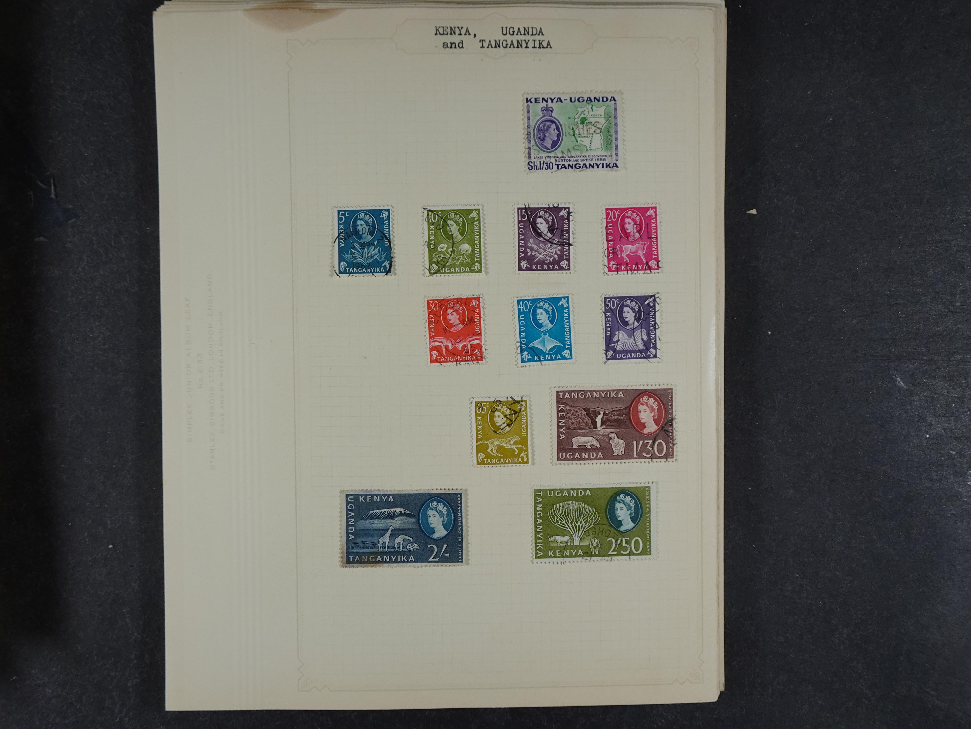 Doos met allerlei materiaal diverse betere zegels en fraaie stempels.
 179