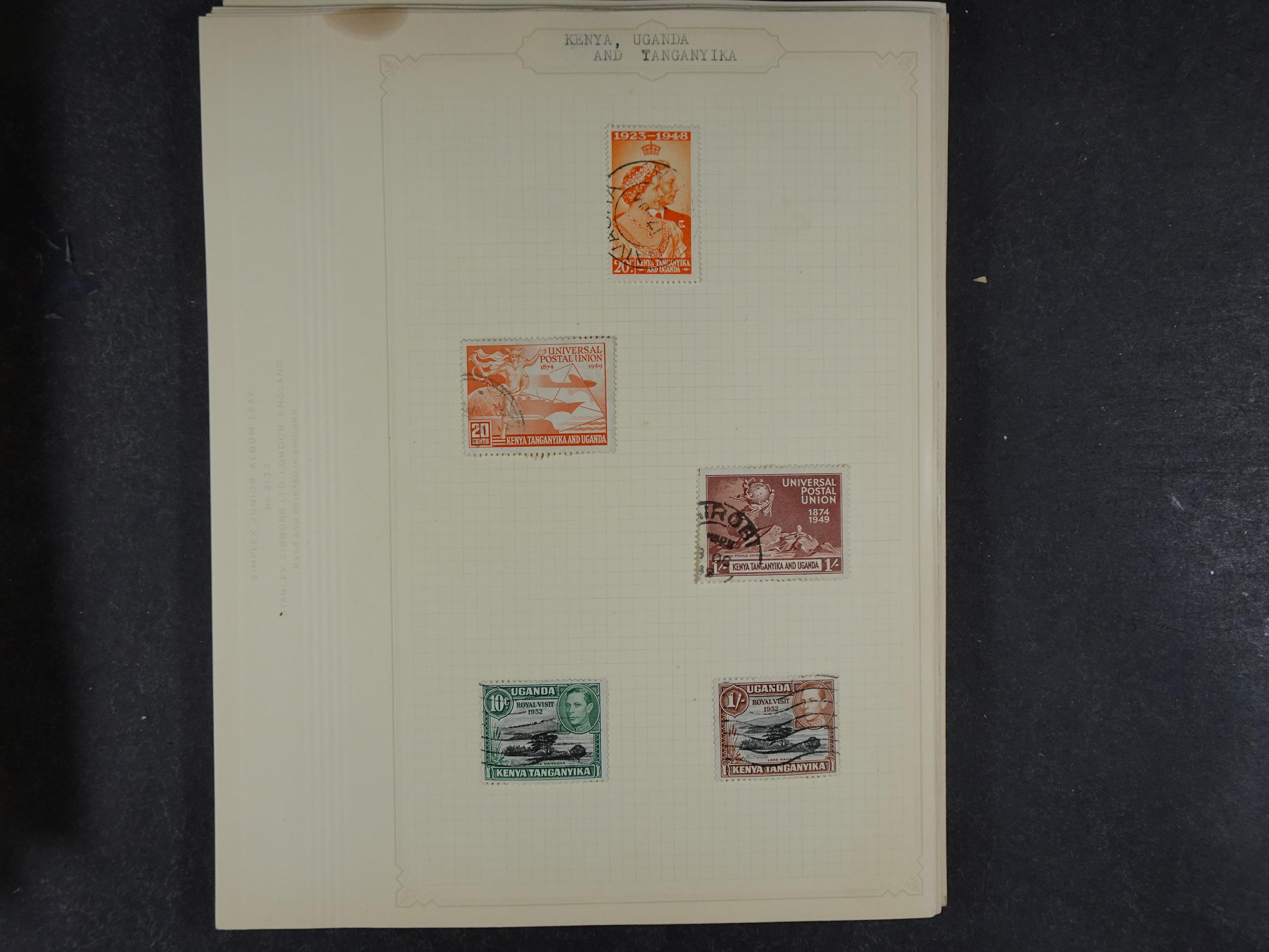 Doos met allerlei materiaal diverse betere zegels en fraaie stempels.
 181