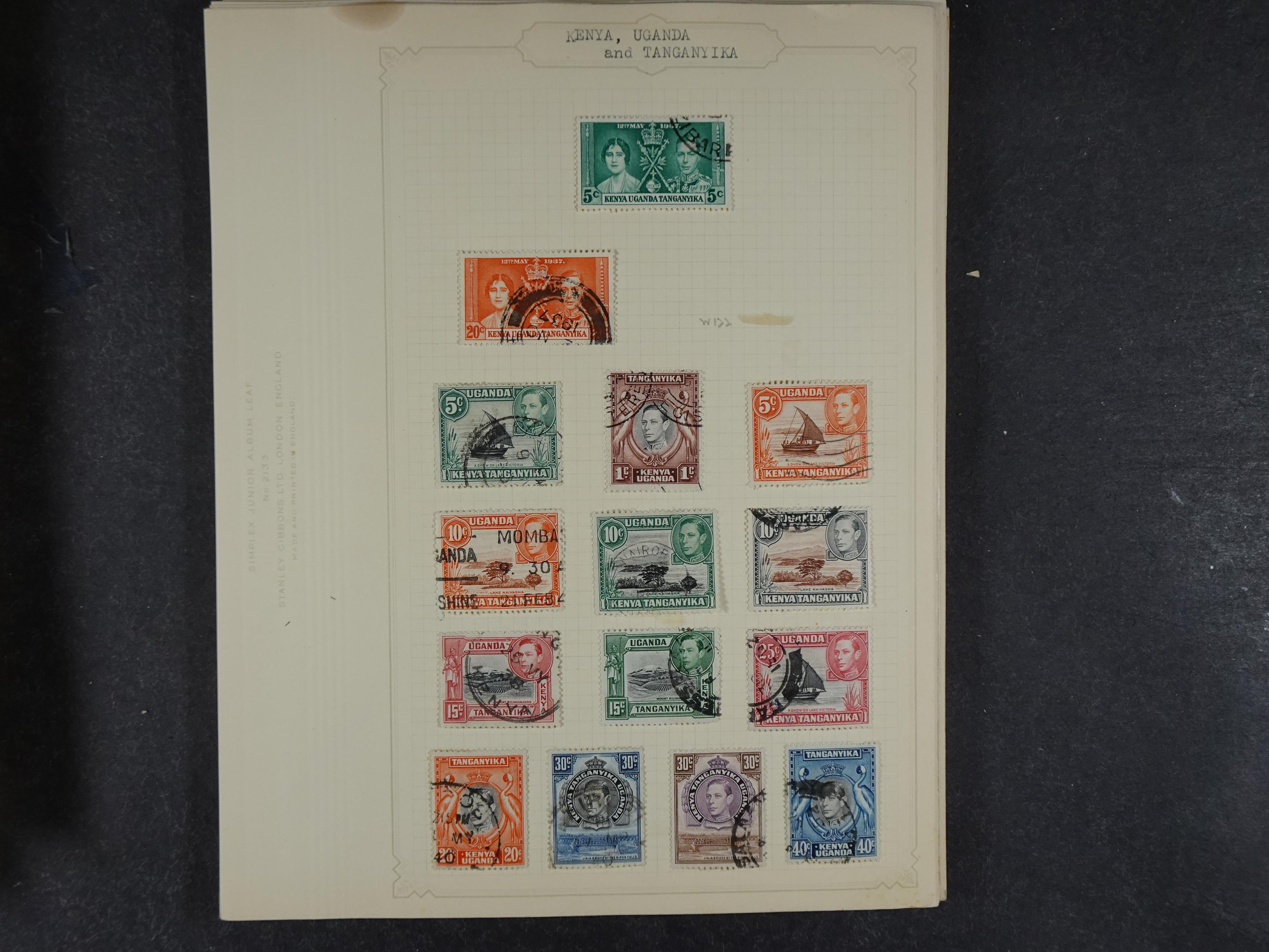 Doos met allerlei materiaal diverse betere zegels en fraaie stempels.
 183