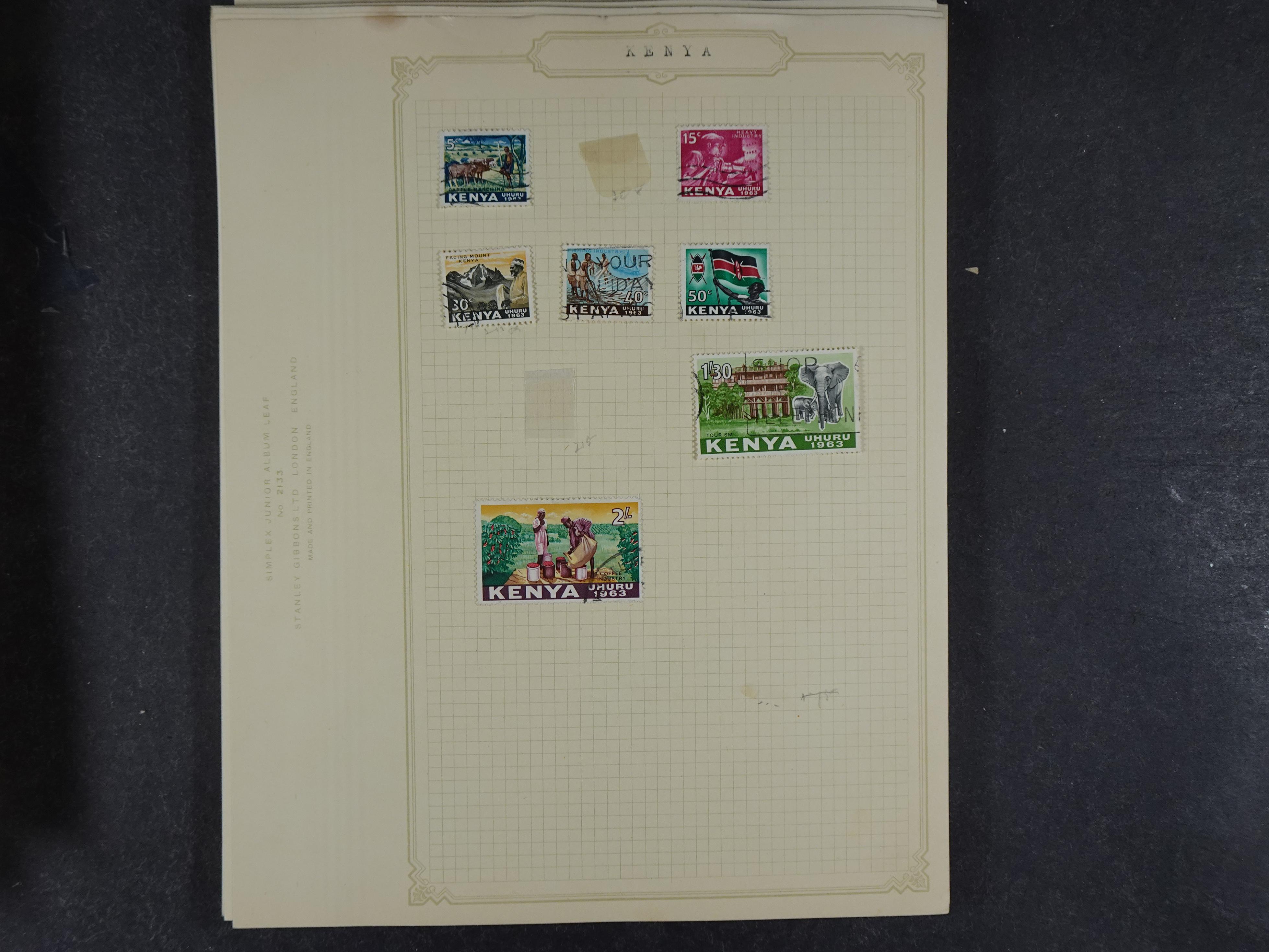 Doos met allerlei materiaal diverse betere zegels en fraaie stempels.
 189