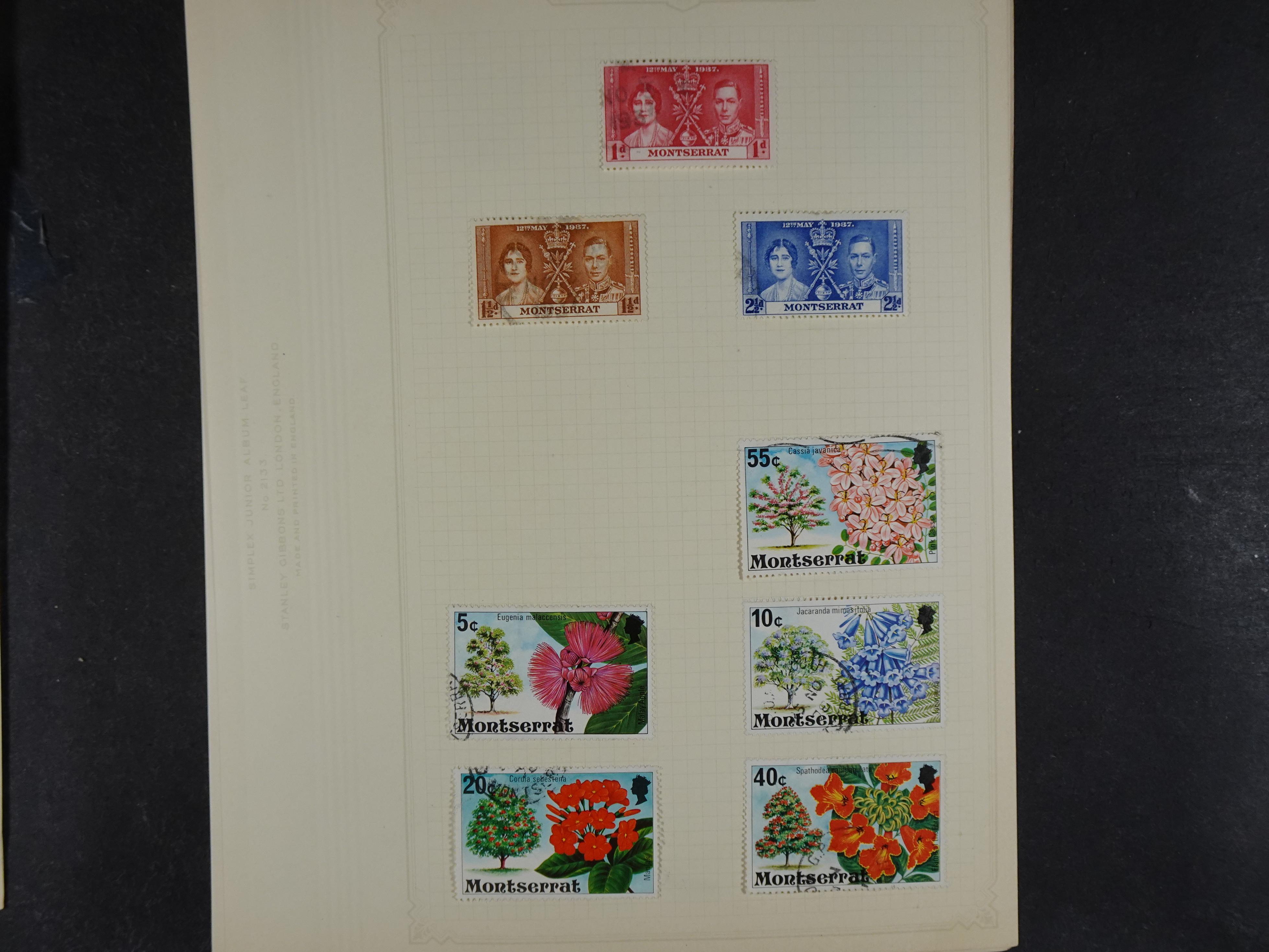 Doos met allerlei materiaal diverse betere zegels en fraaie stempels.
 248