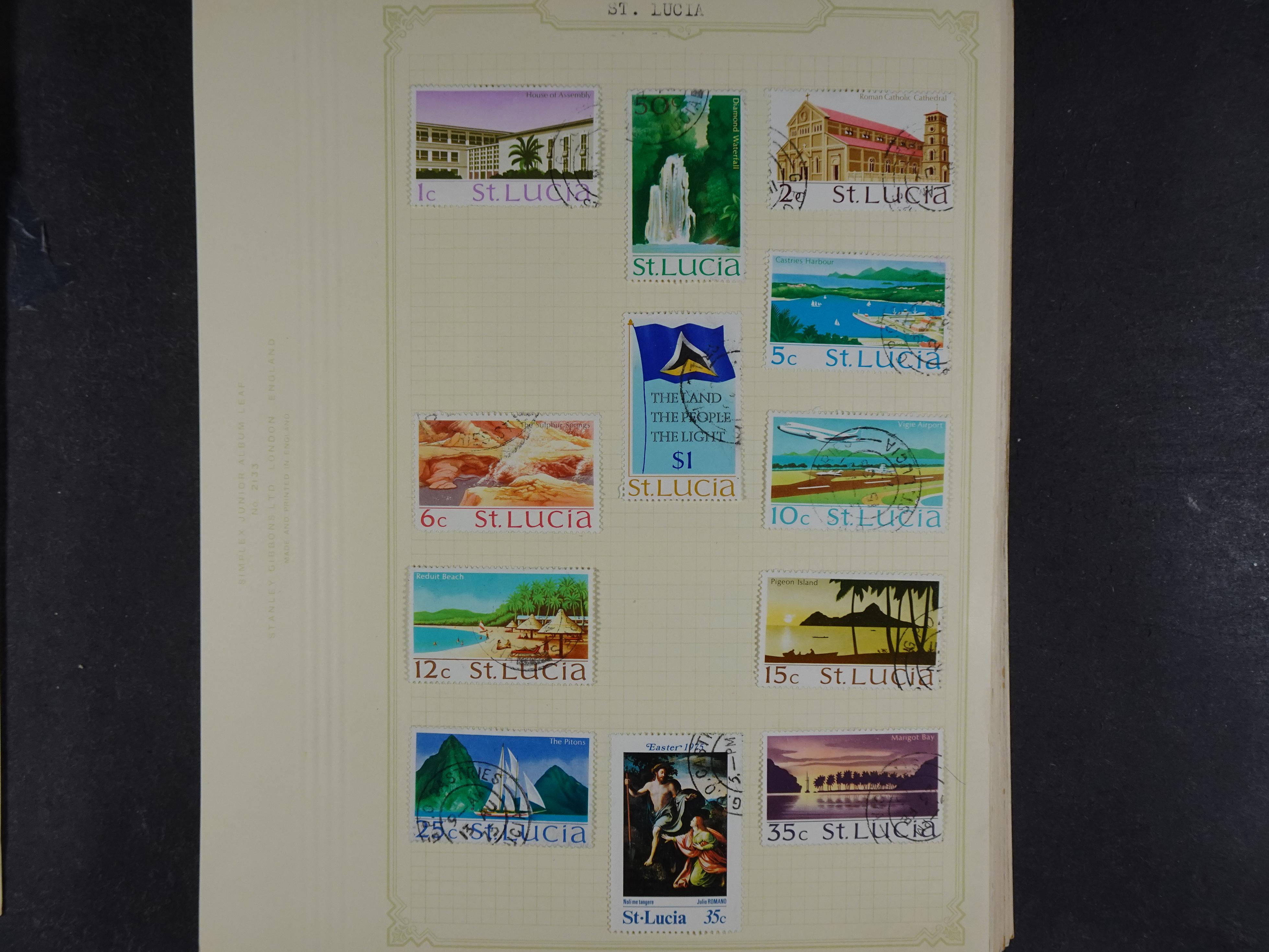 Doos met allerlei materiaal diverse betere zegels en fraaie stempels.
 269