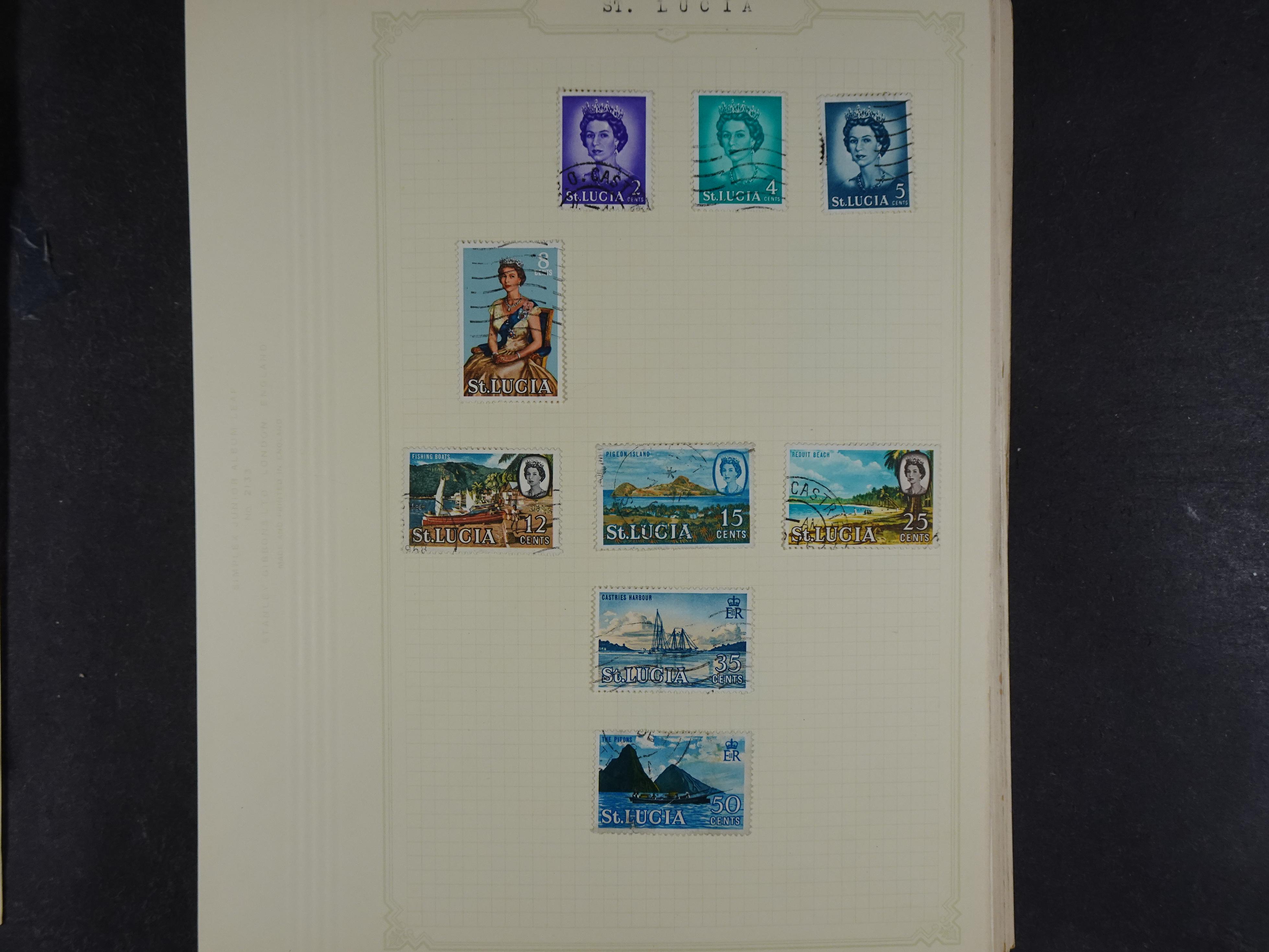 Doos met allerlei materiaal diverse betere zegels en fraaie stempels.
 270