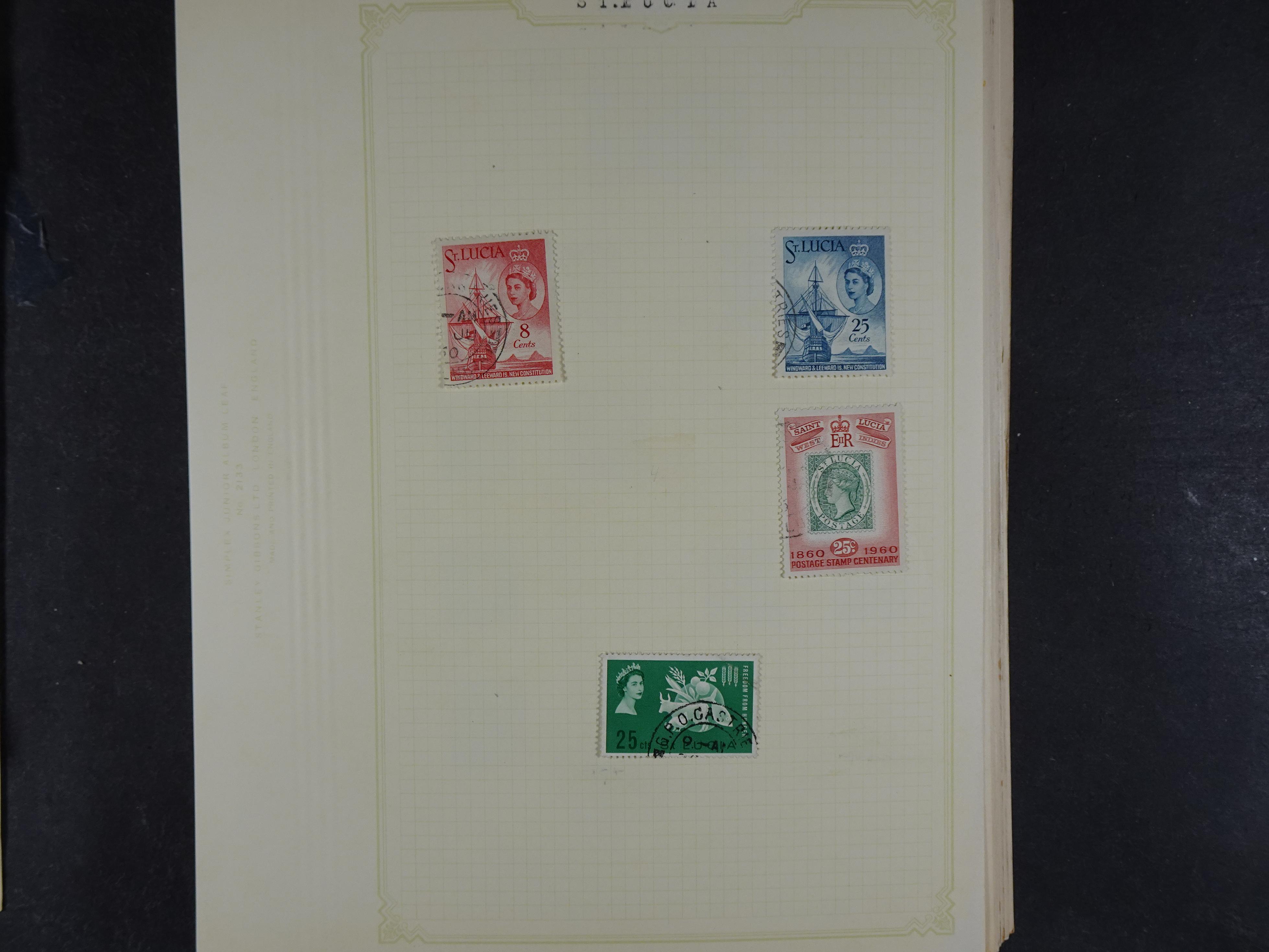 Doos met allerlei materiaal diverse betere zegels en fraaie stempels.
 271