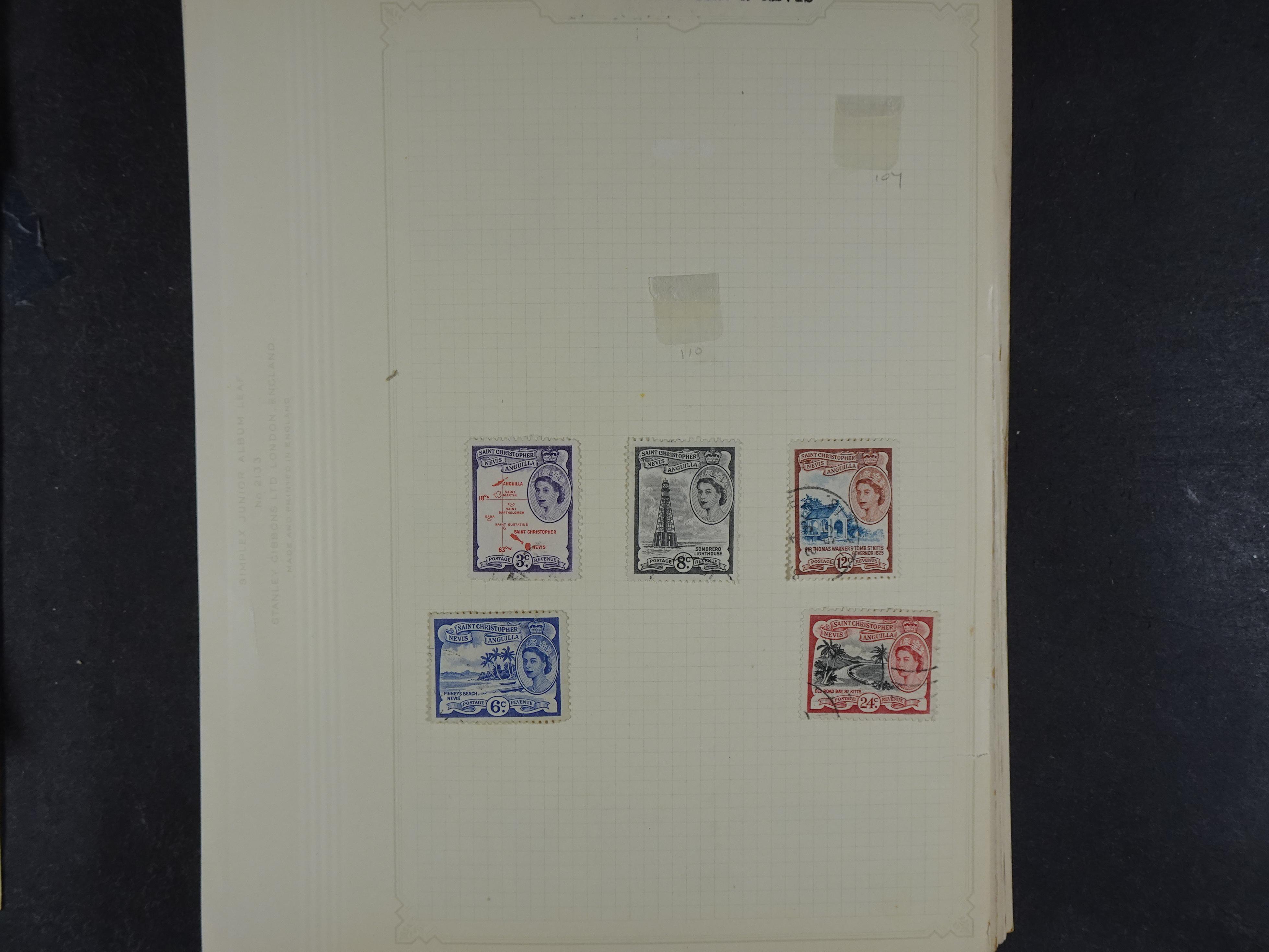 Doos met allerlei materiaal diverse betere zegels en fraaie stempels.
 276