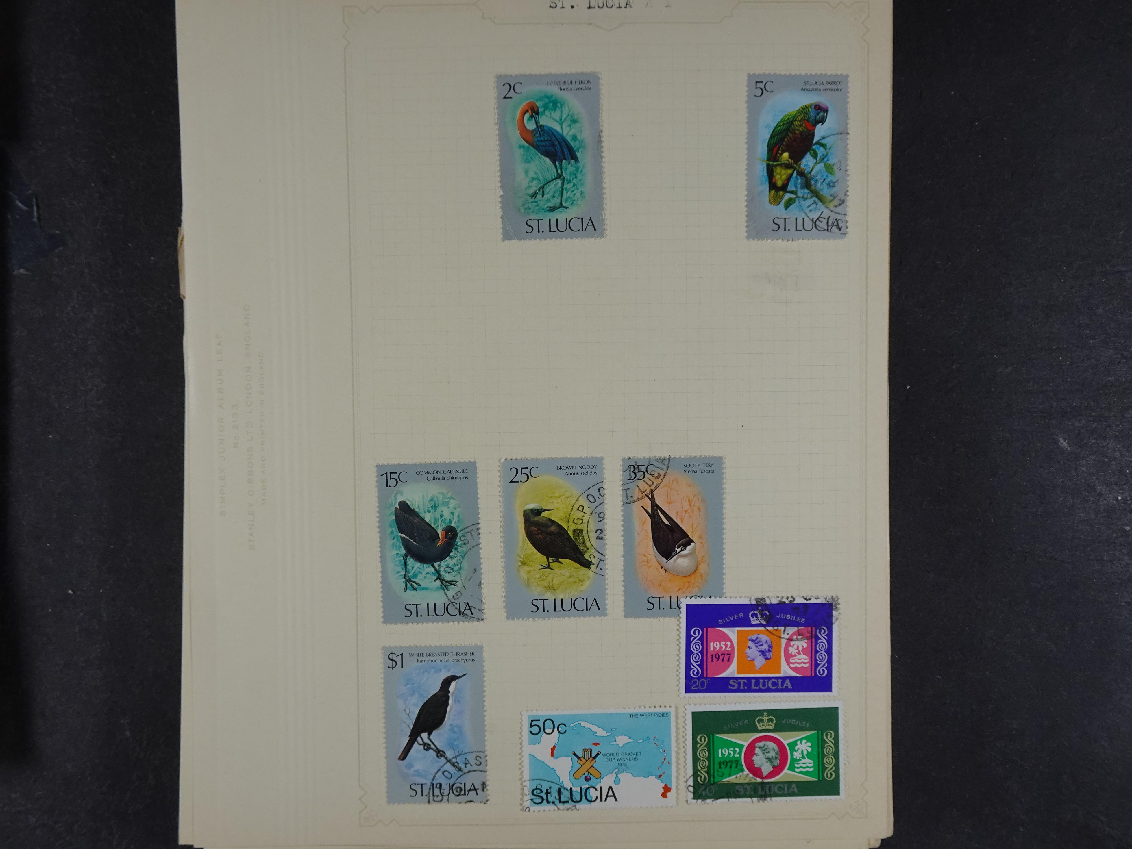 Doos met allerlei materiaal diverse betere zegels en fraaie stempels.
 312