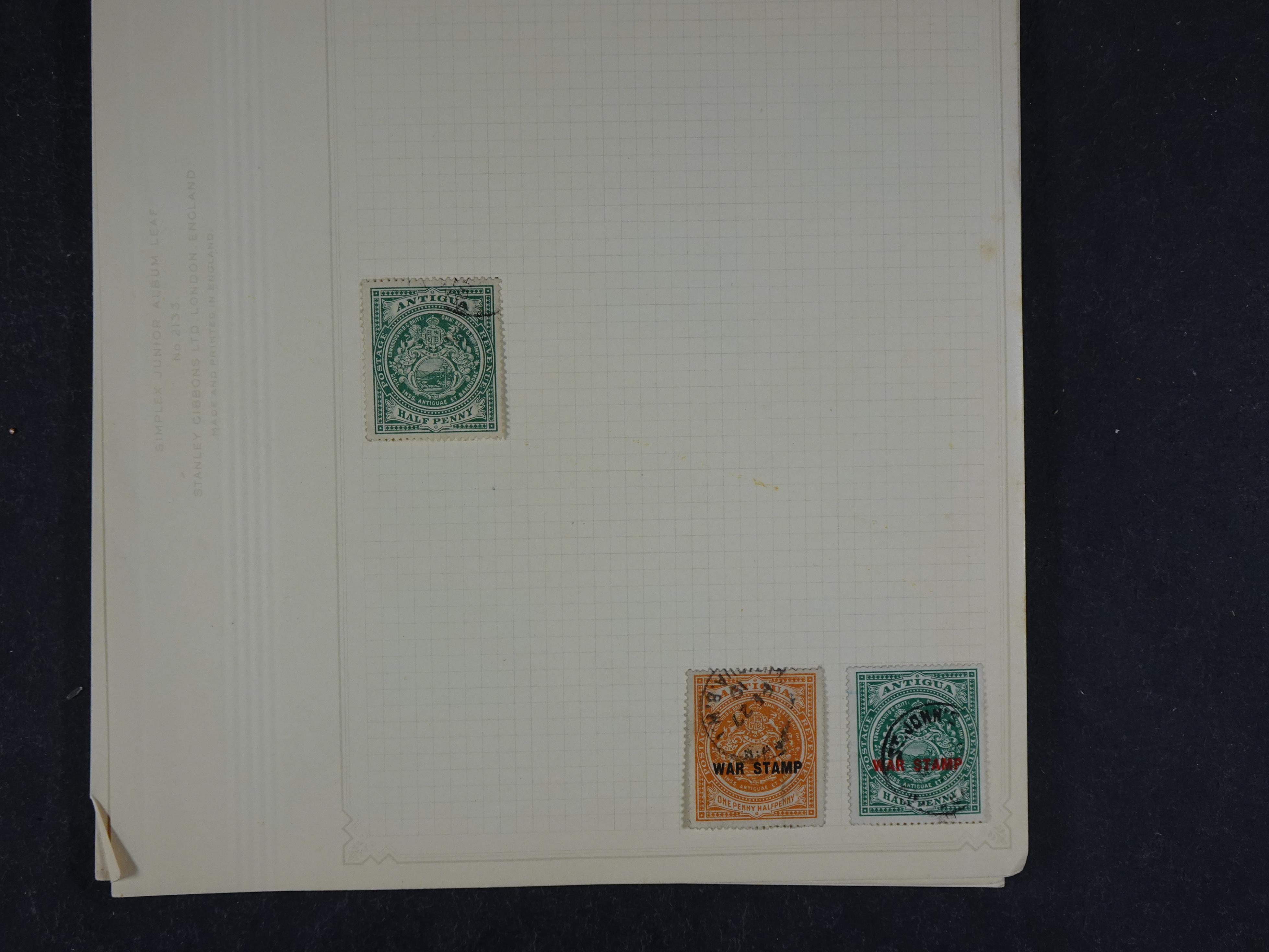 Doos met allerlei materiaal diverse betere zegels en fraaie stempels.
 408