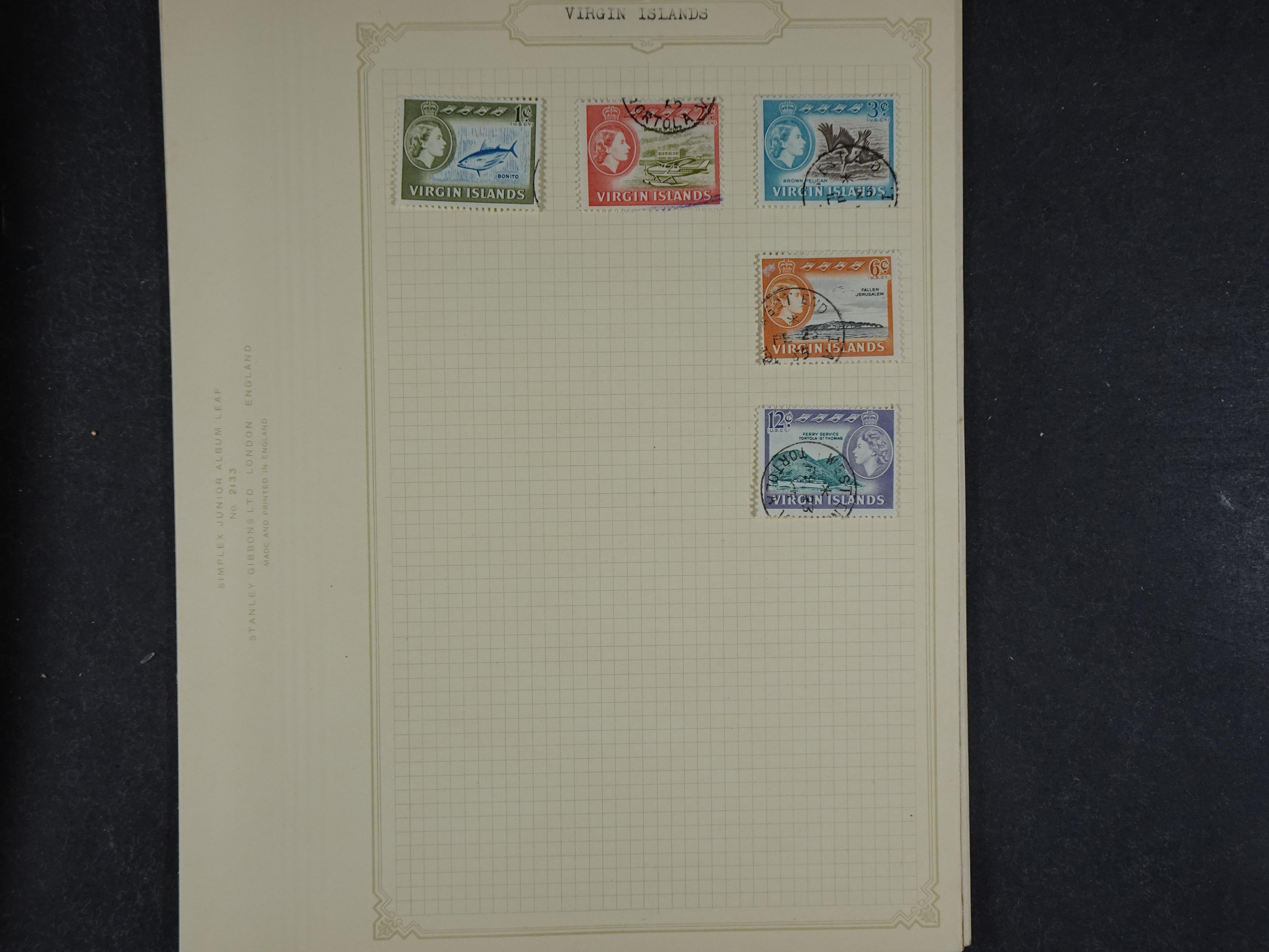 Doos met allerlei materiaal diverse betere zegels en fraaie stempels.
 415